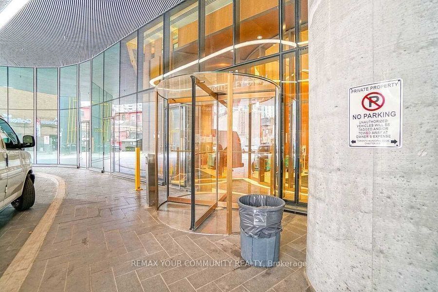 11 Wellesley Street W 1212, Toronto, ON M4Y 0G4 photo 3