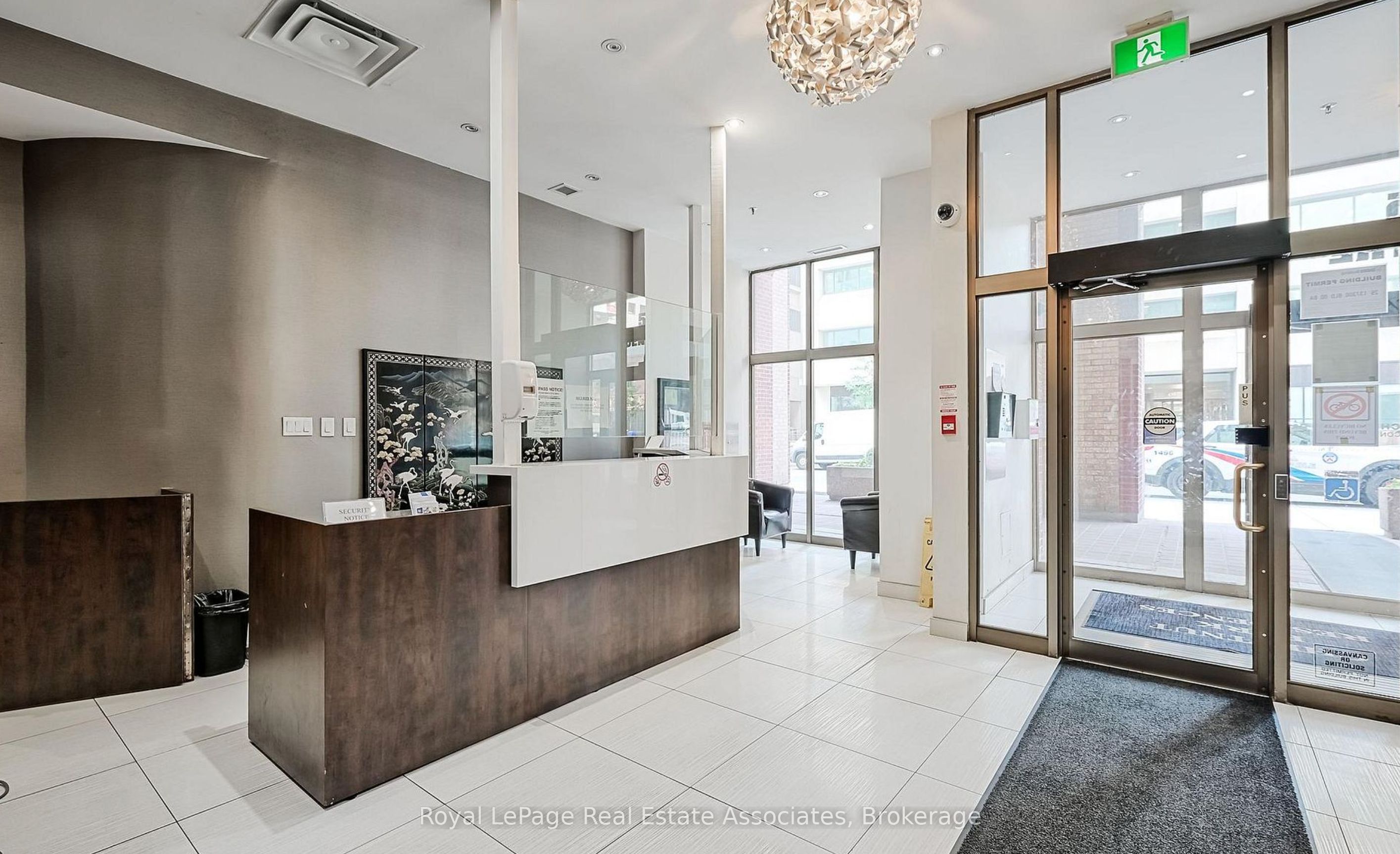 55 Centre Avenue 1805, Toronto, ON M5G 1R4 photo 3