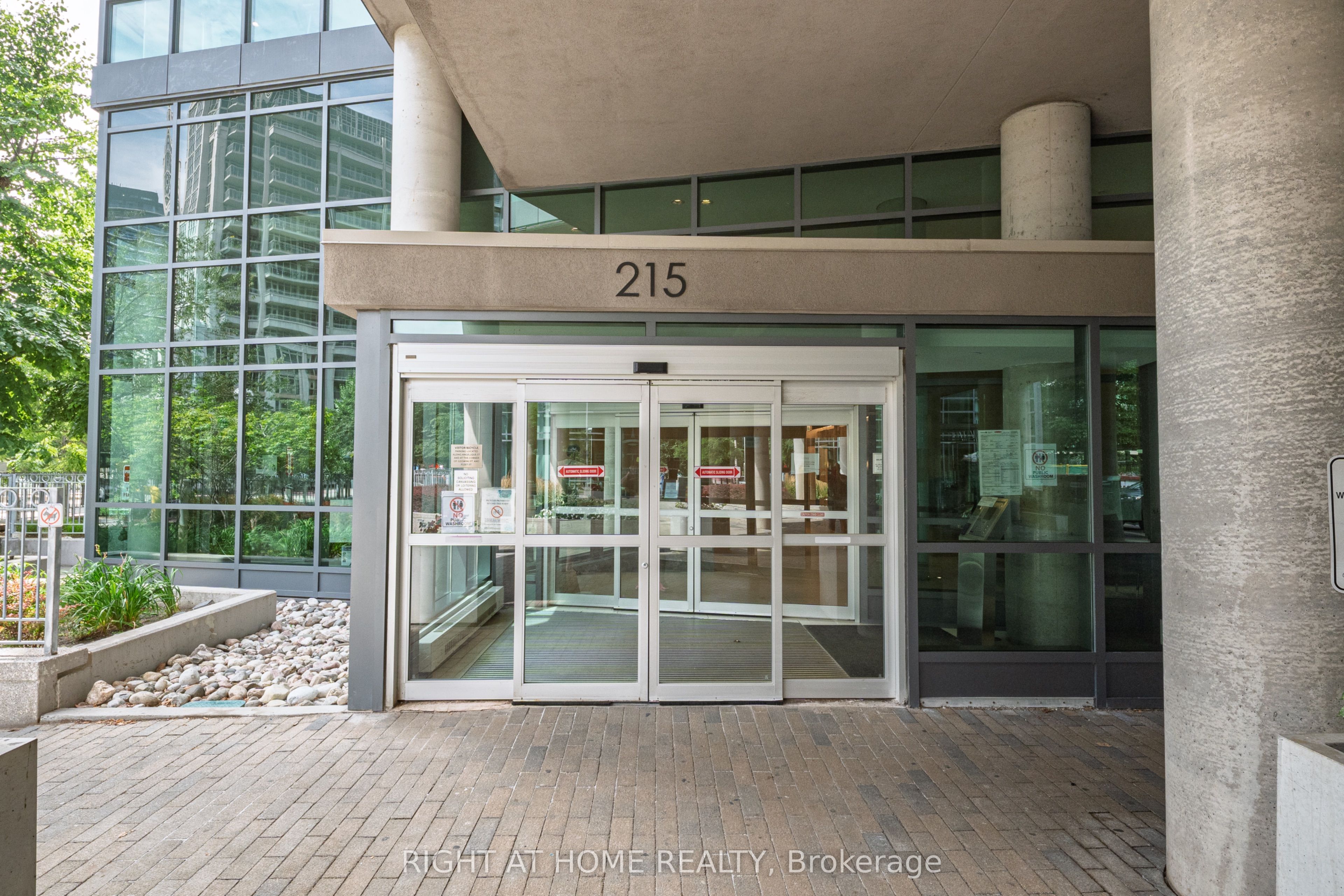 215 Fort York Boulevard 1206, Toronto, ON M5V 4A2 photo 2