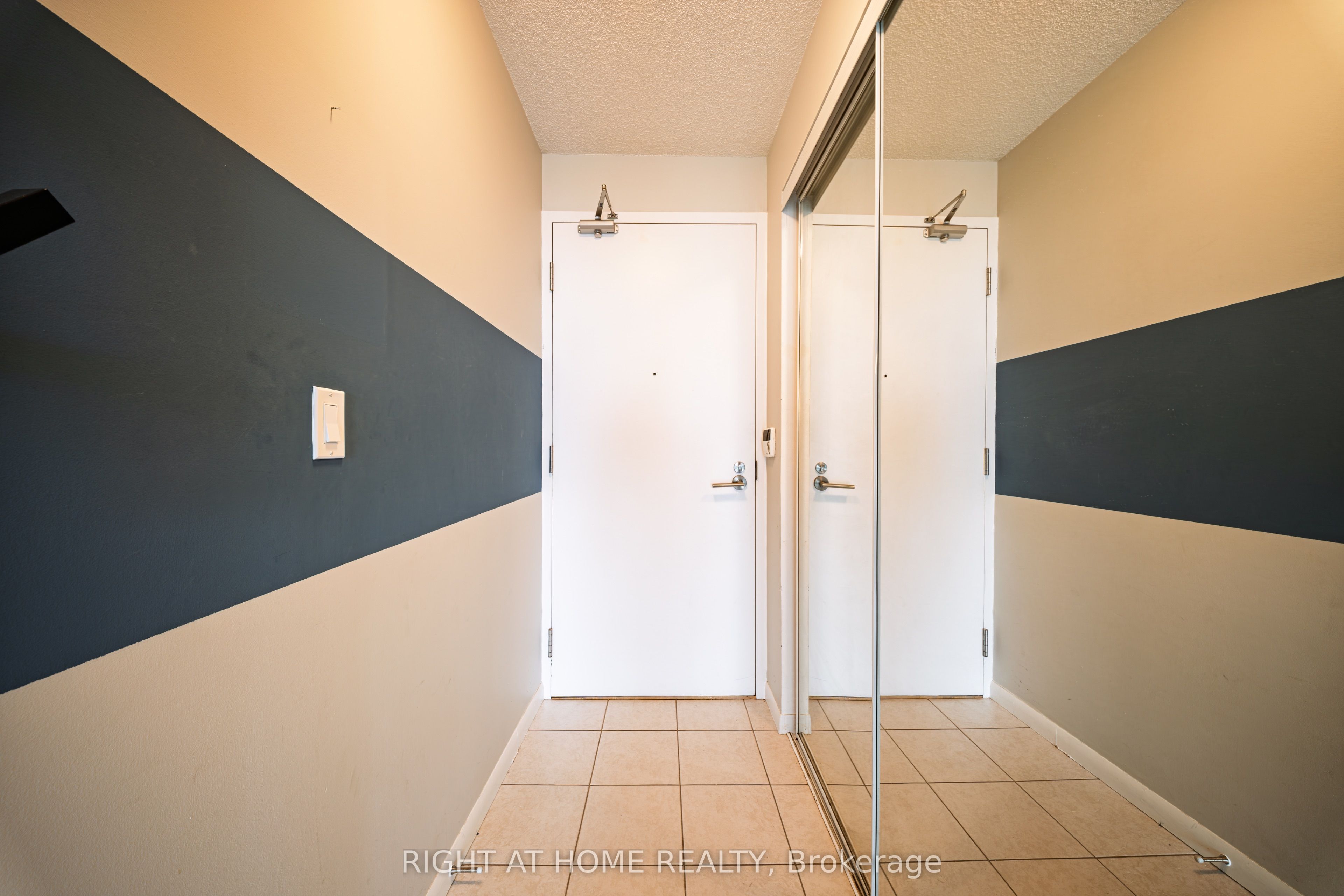 215 Fort York Boulevard 1206, Toronto, ON M5V 4A2 photo 4