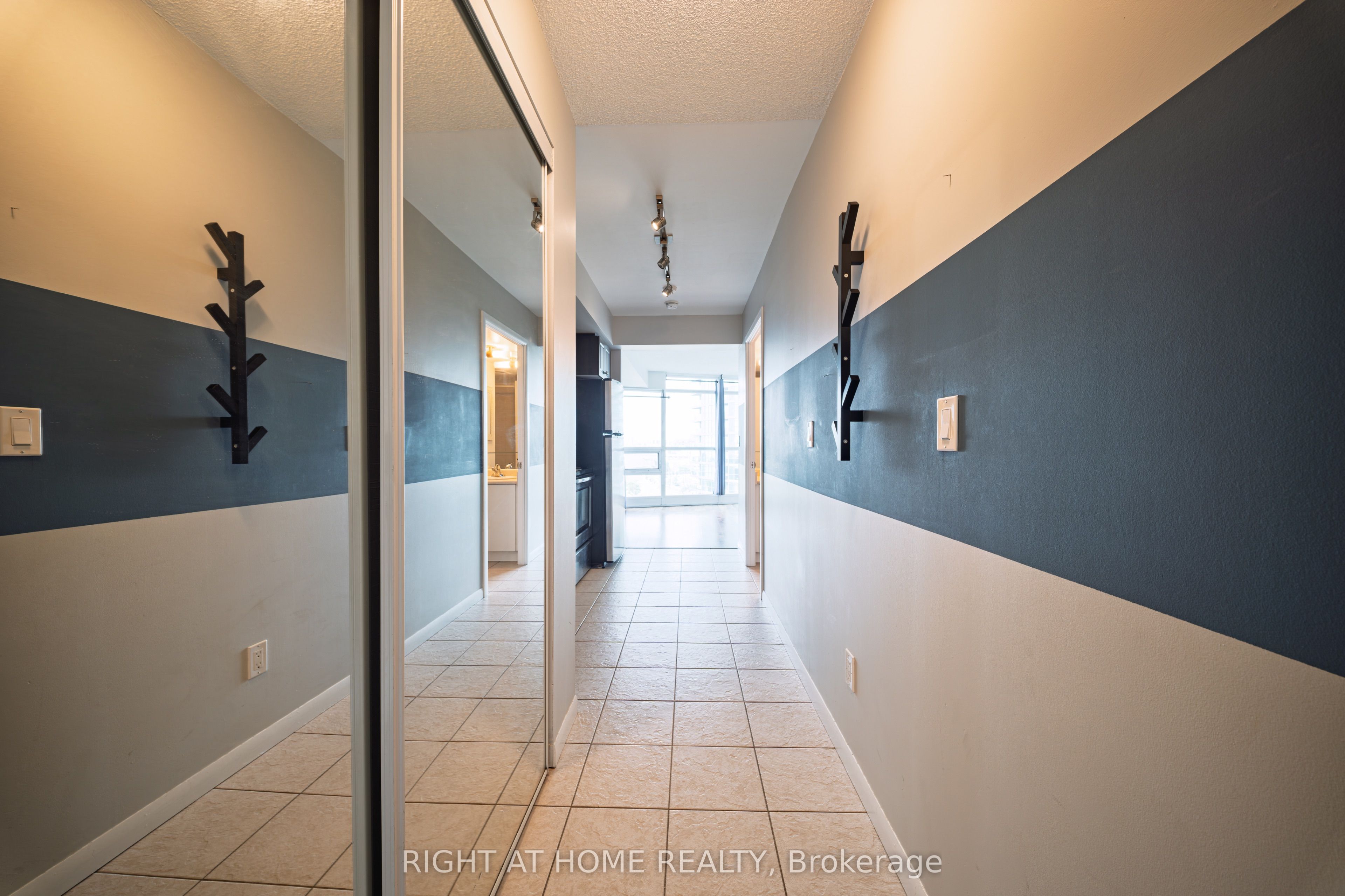 215 Fort York Boulevard 1206, Toronto, ON M5V 4A2 photo 5