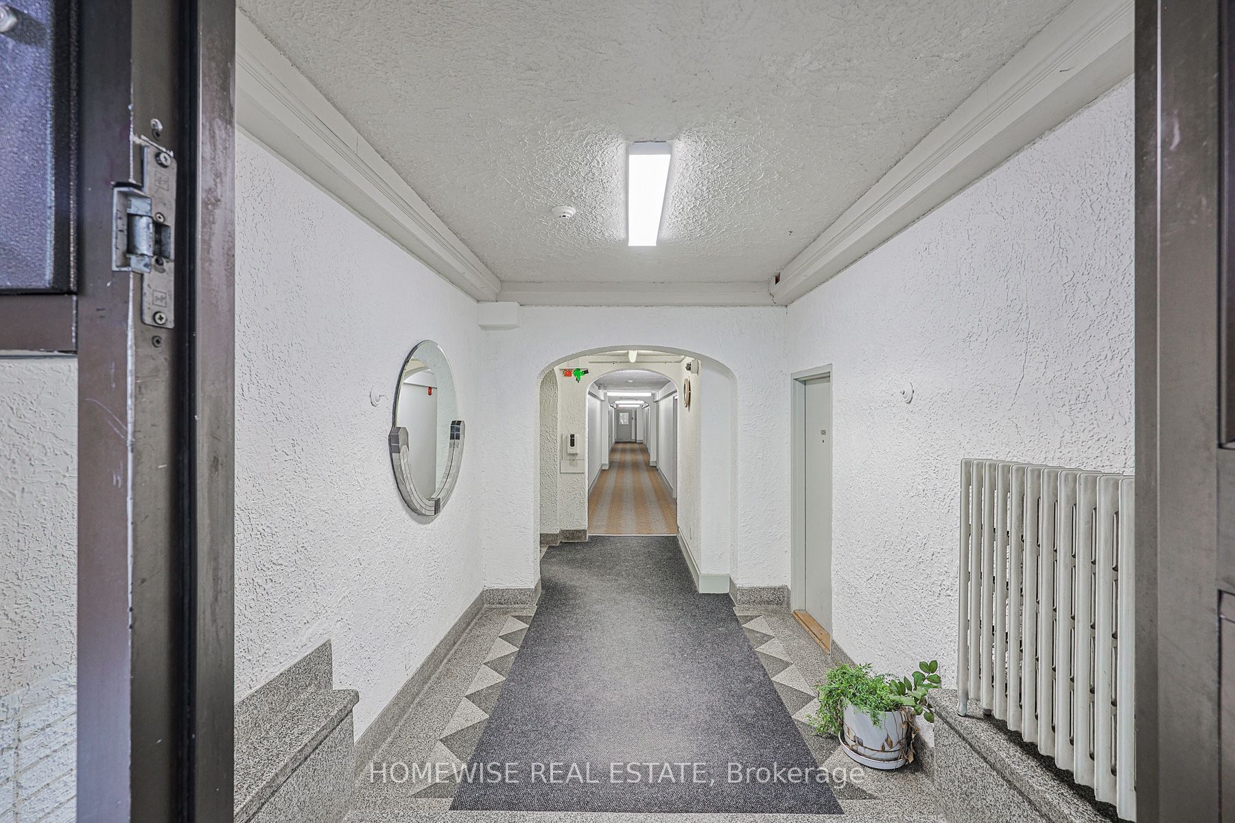 33 Maitland Street 204, Toronto, ON M4Y 1C8 photo 2
