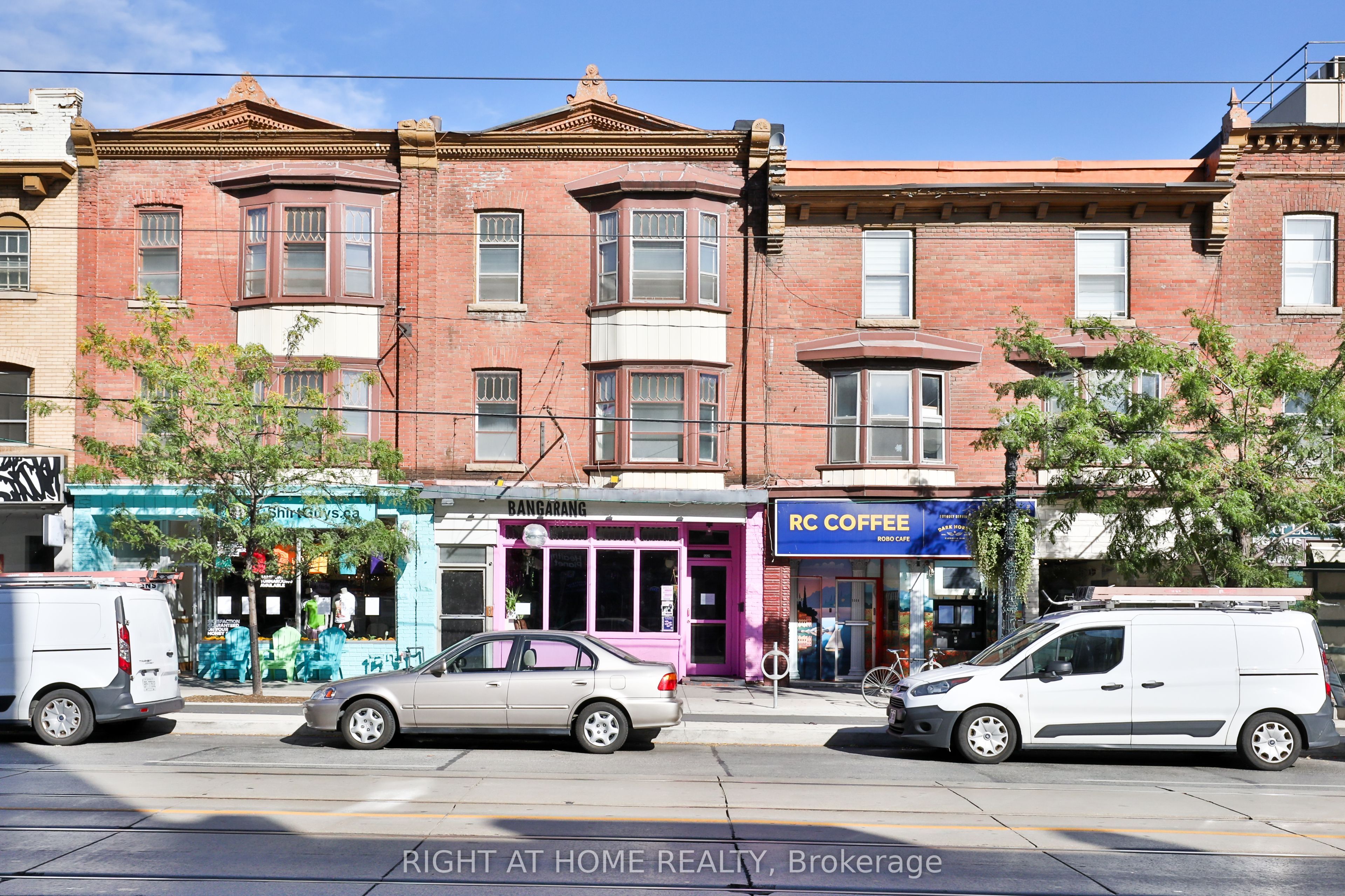 552 College Street 3F, Toronto, ON M6G 1B1