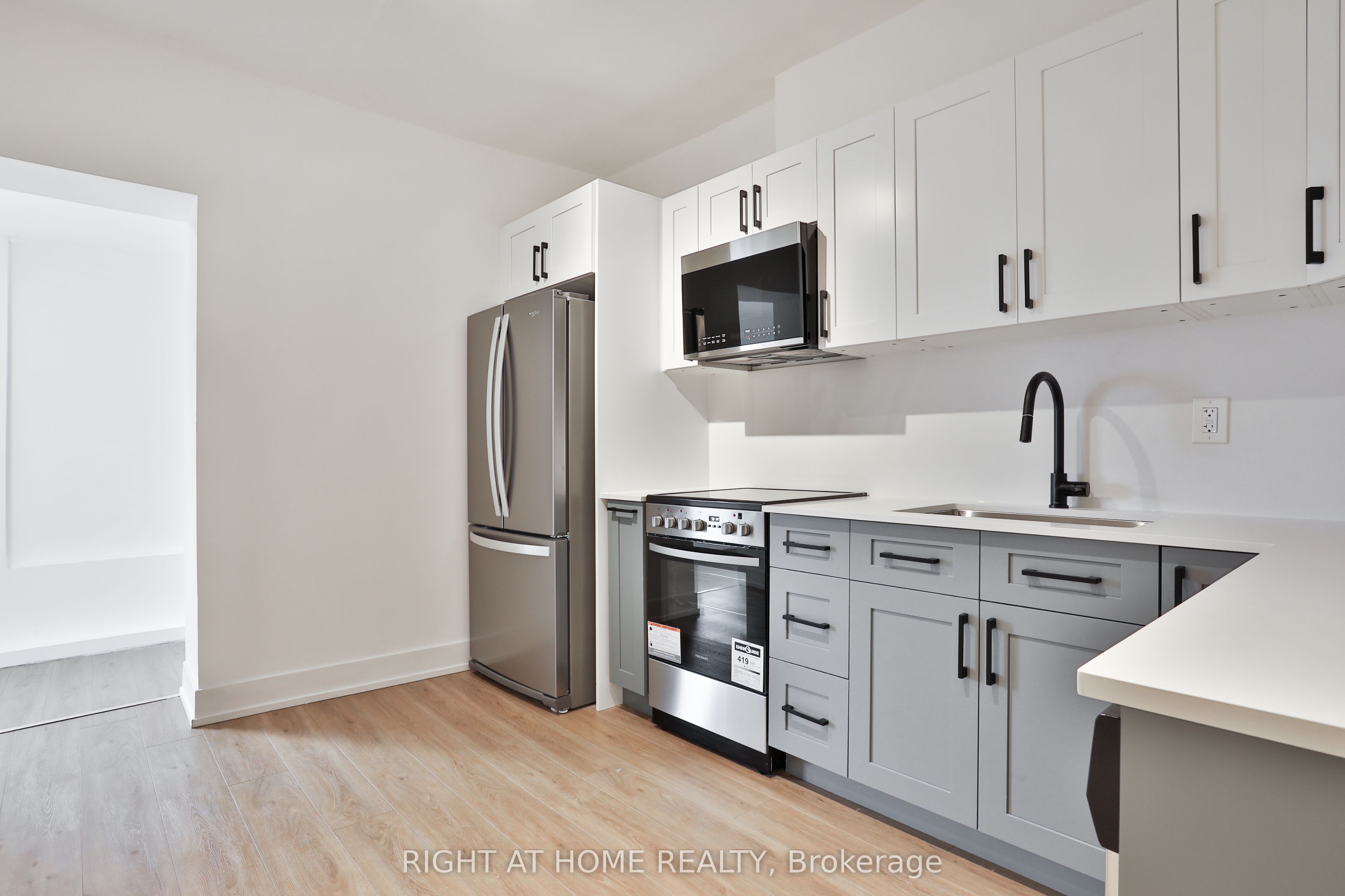 552 College Street 3F, Toronto, ON M6G 1B1 photo 2