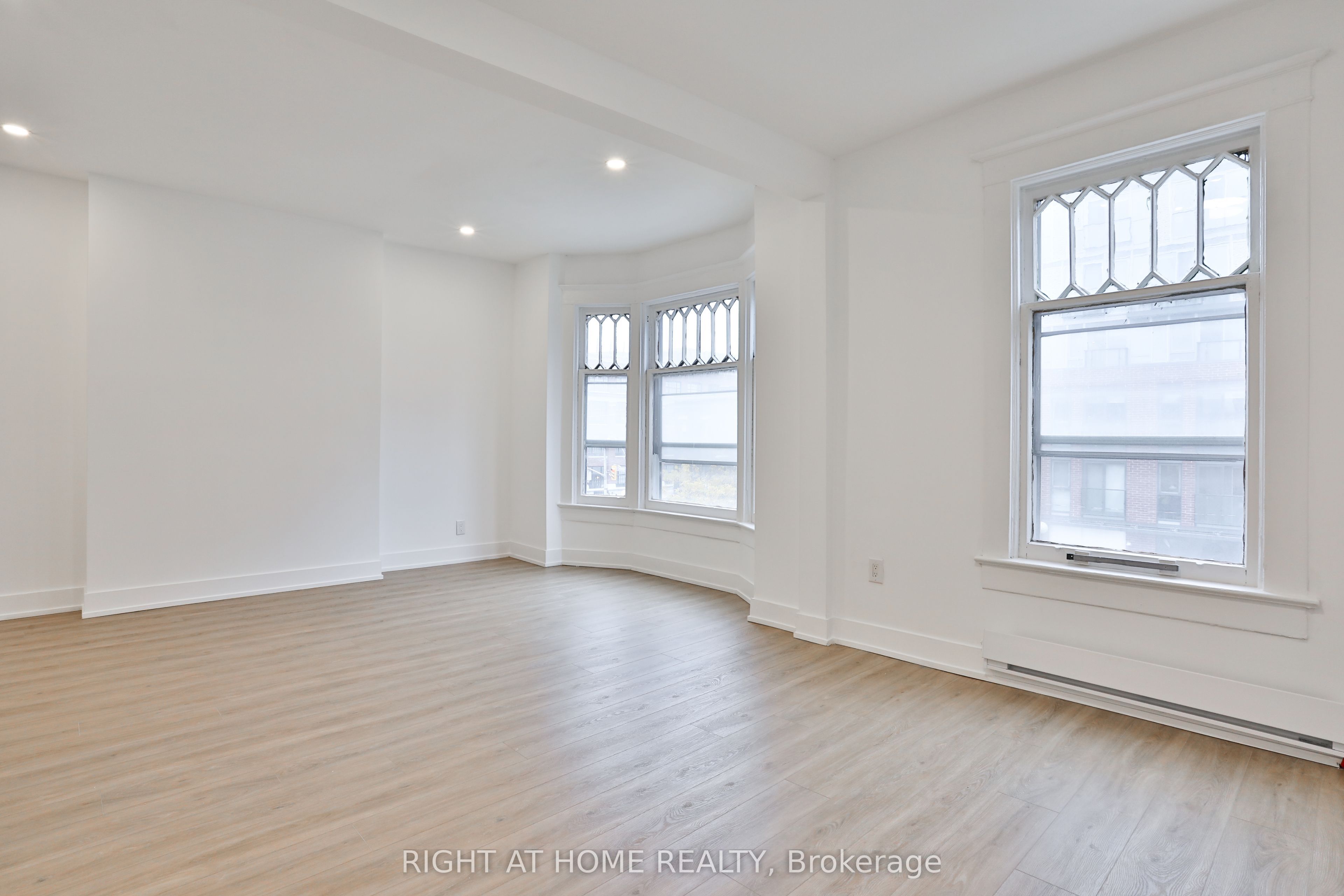 552 College Street 3F, Toronto, ON M6G 1B1 photo 4