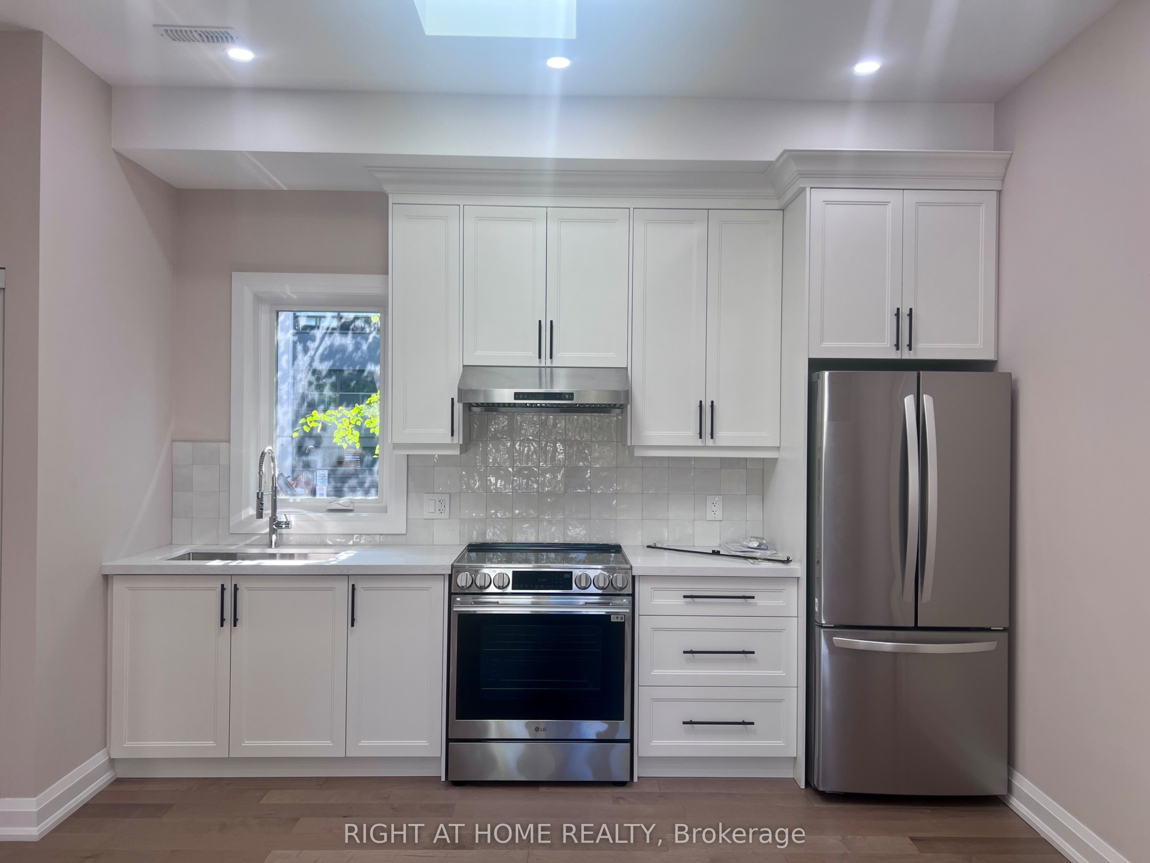 41 Dromore Garden Suite Crescent, Toronto, ON M2R 2H4