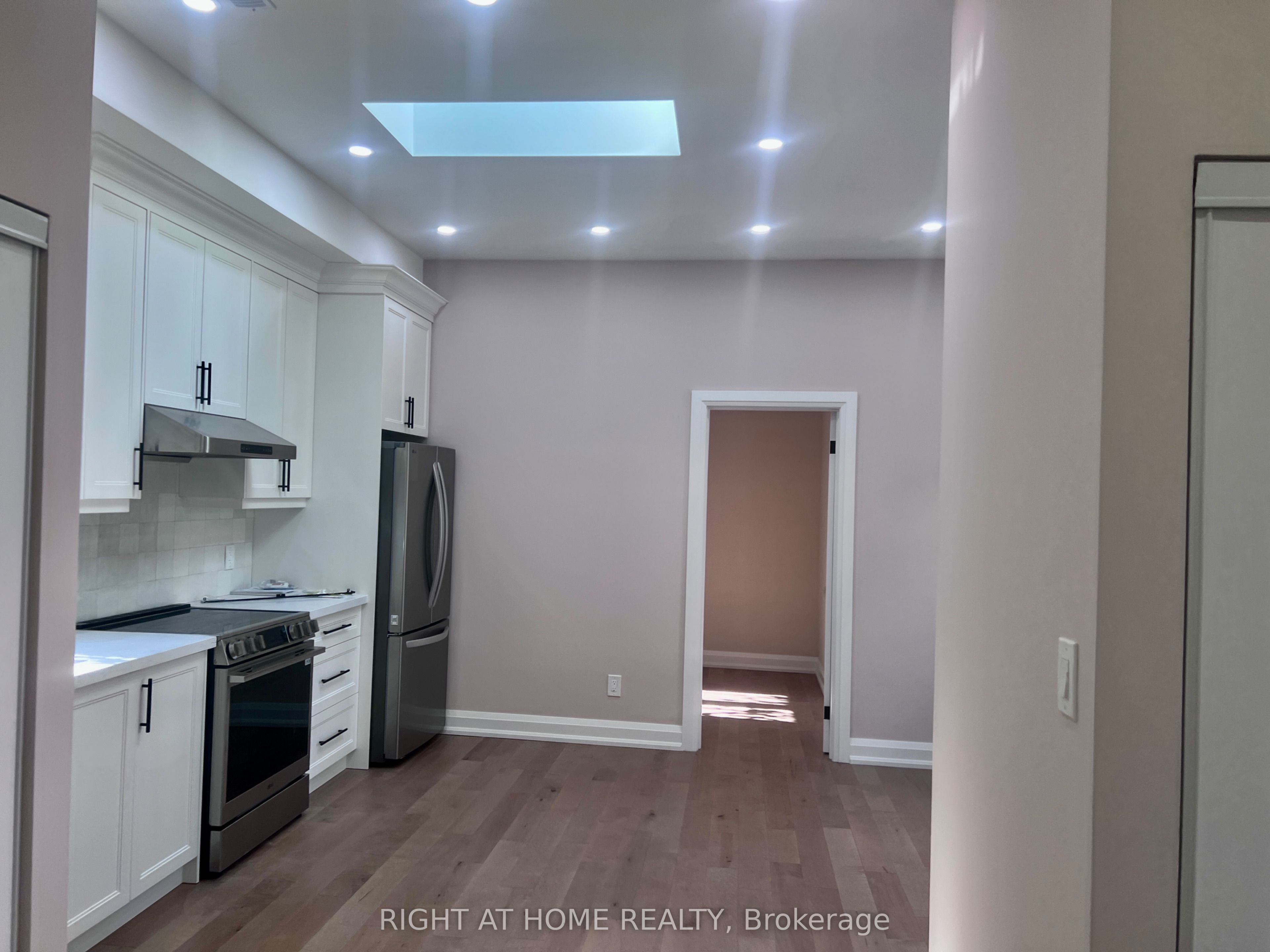 41 Dromore Garden Suite Crescent, Toronto, ON M2R 2H4 photo 2