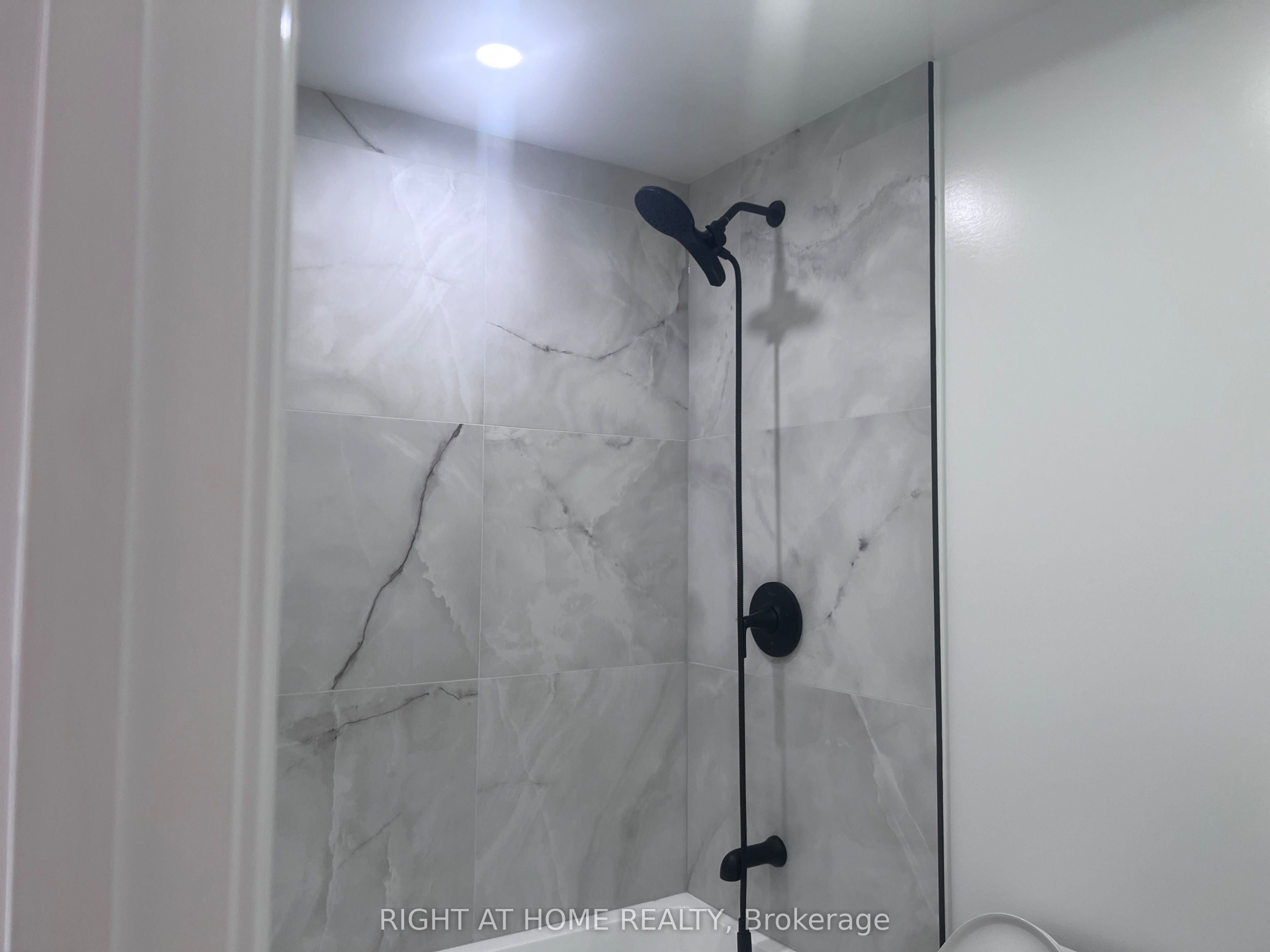 41 Dromore Garden Suite Crescent, Toronto, ON M2R 2H4 photo 5