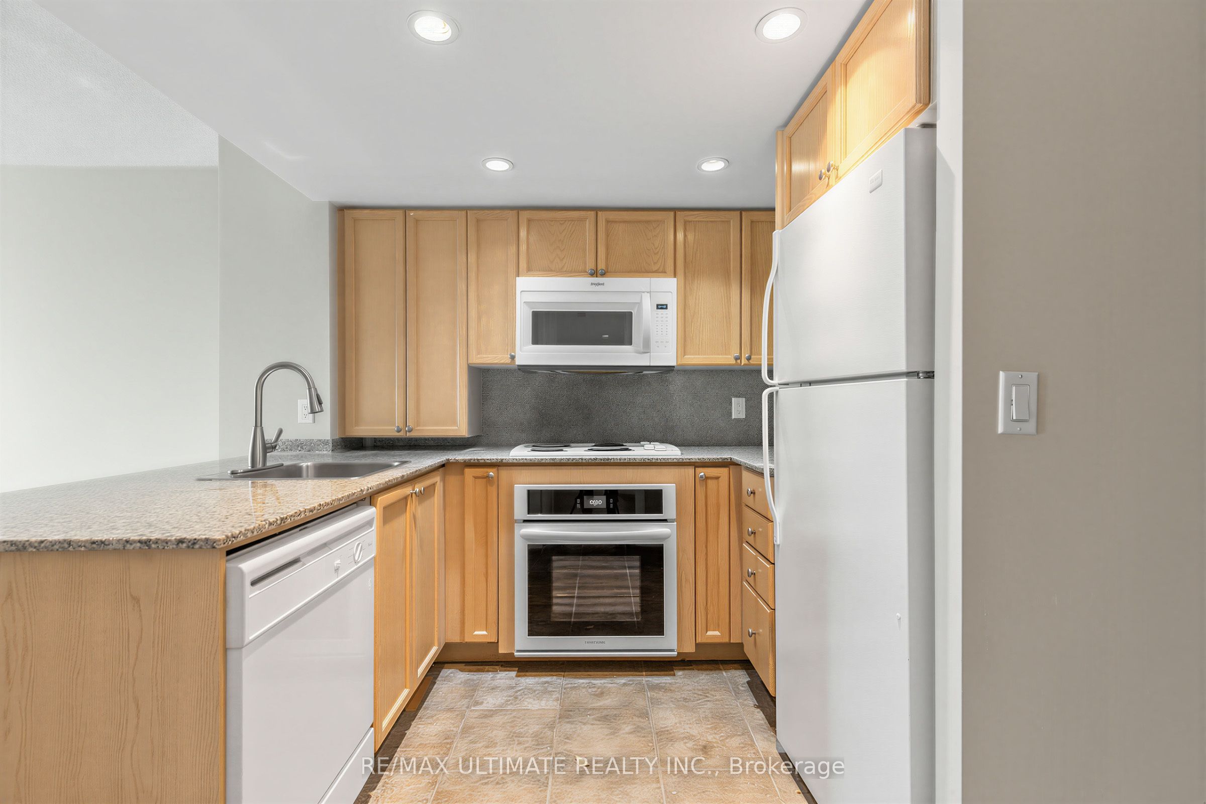 8 Park Road 1508, Toronto, ON M4W 3S5 photo 5