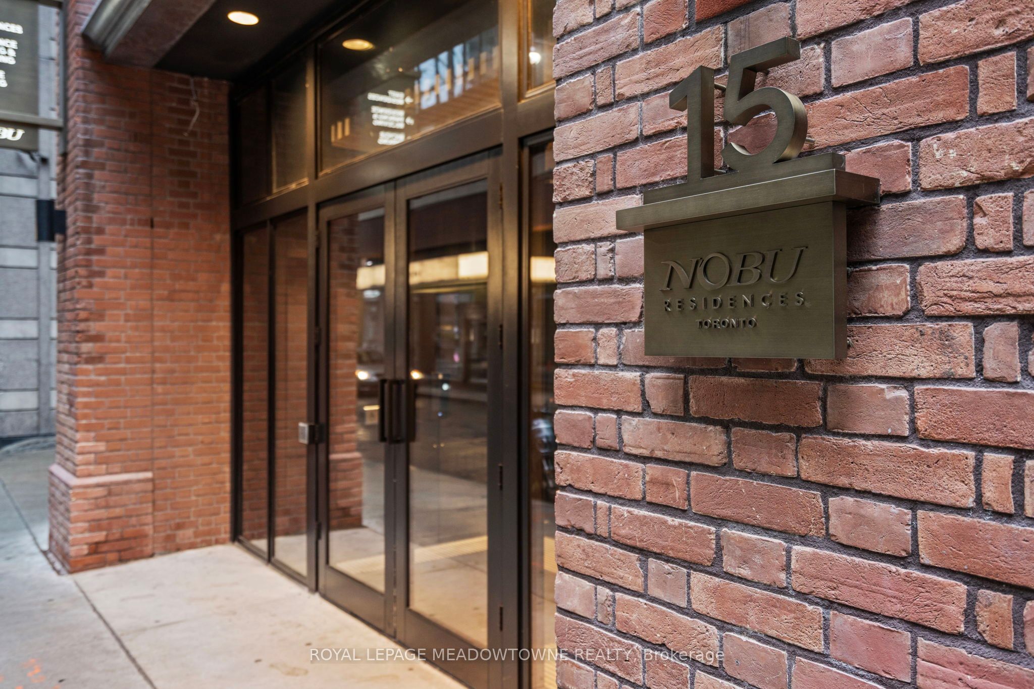 15 Mercer Street 813, Toronto, ON M5V 1H2