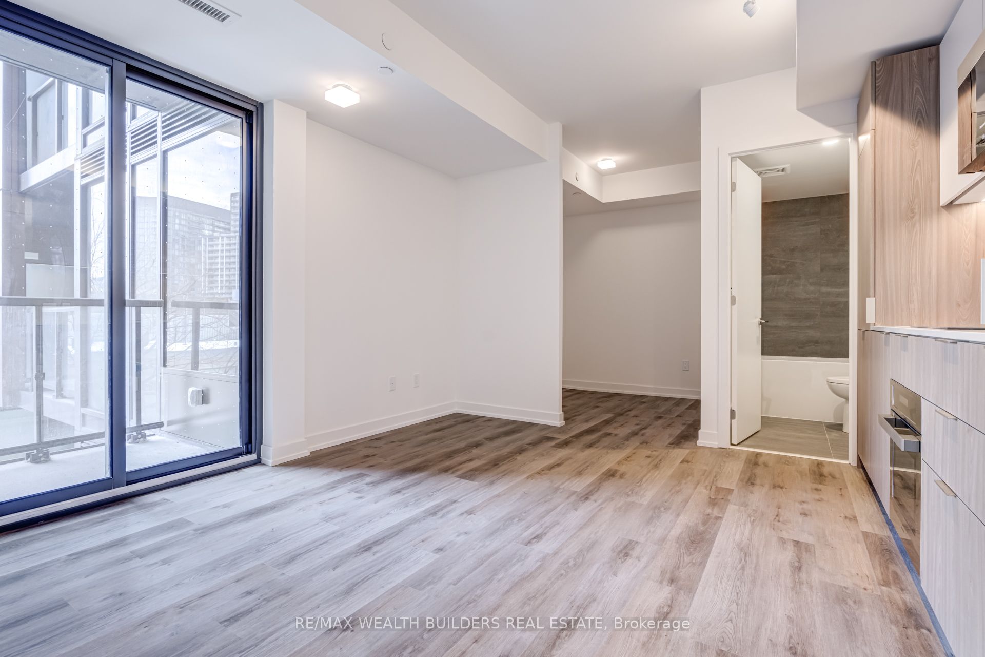 28 Eastern Avenue 331, Toronto, ON M5A 0Y2 photo 3