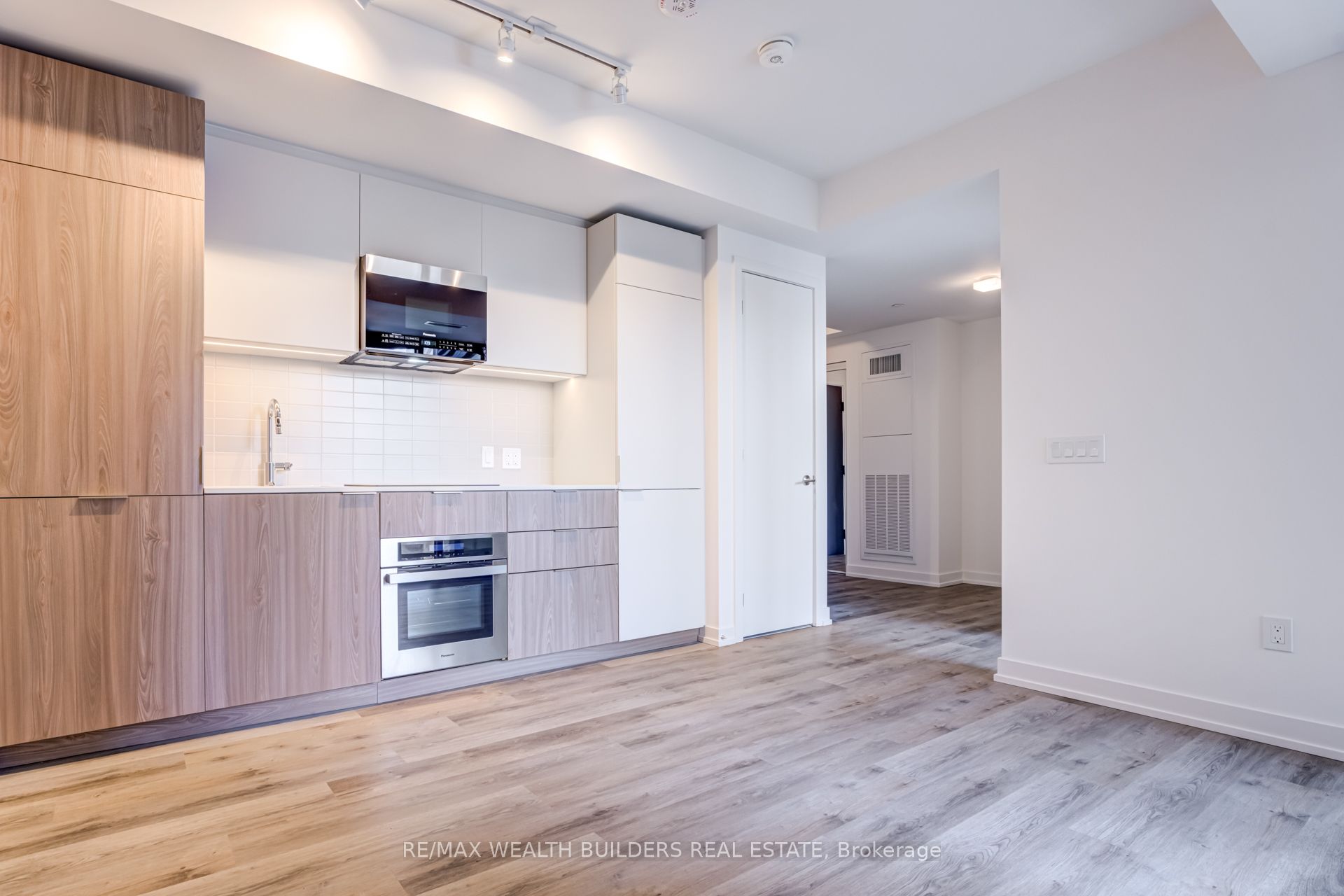 28 Eastern Avenue 331, Toronto, ON M5A 0Y2 photo 5