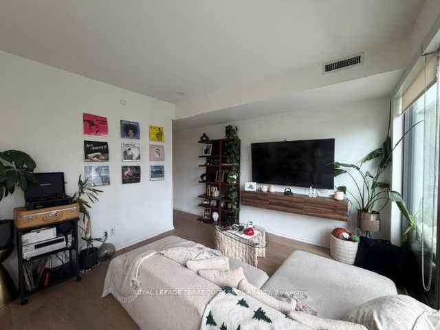 12 Bonnycastle Street 203, Toronto, ON M5A 0C8 photo 3