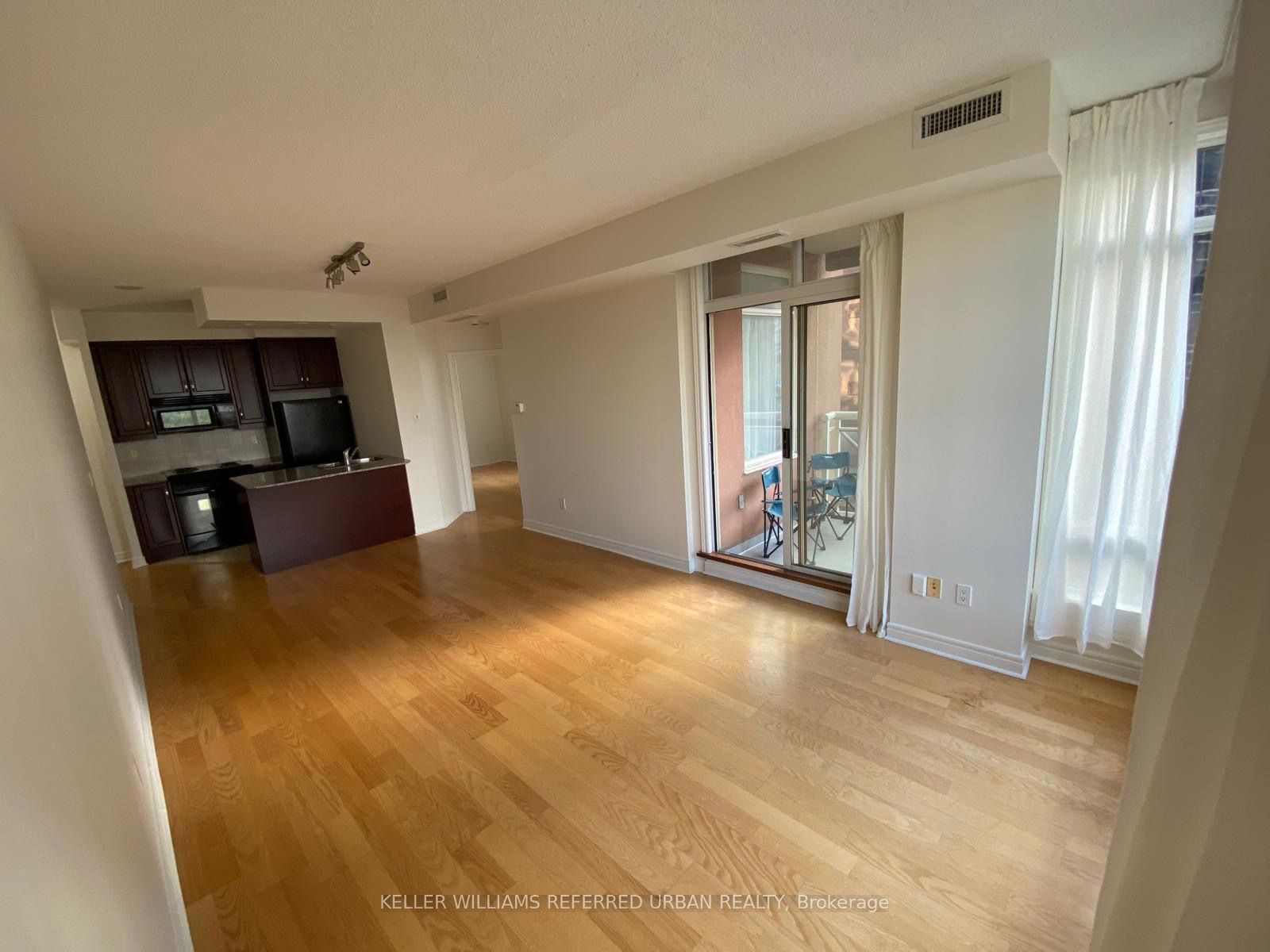 100 Hayden Street 1801, Toronto, ON M4Y 3C7 photo 3