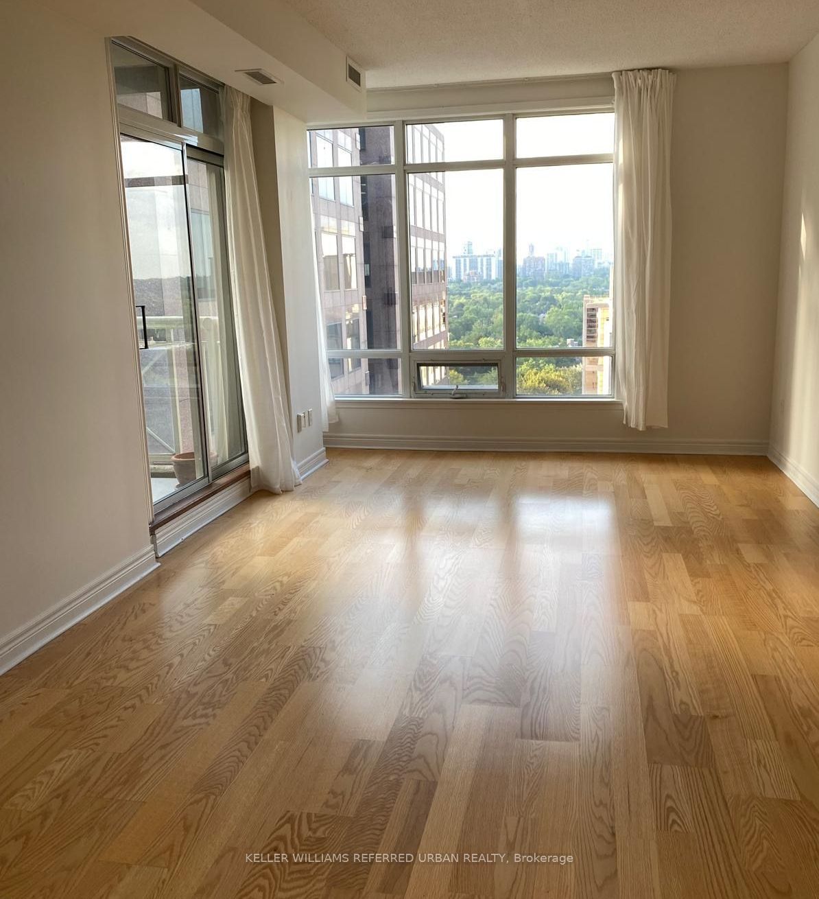 100 Hayden Street 1801, Toronto, ON M4Y 3C7 photo 4