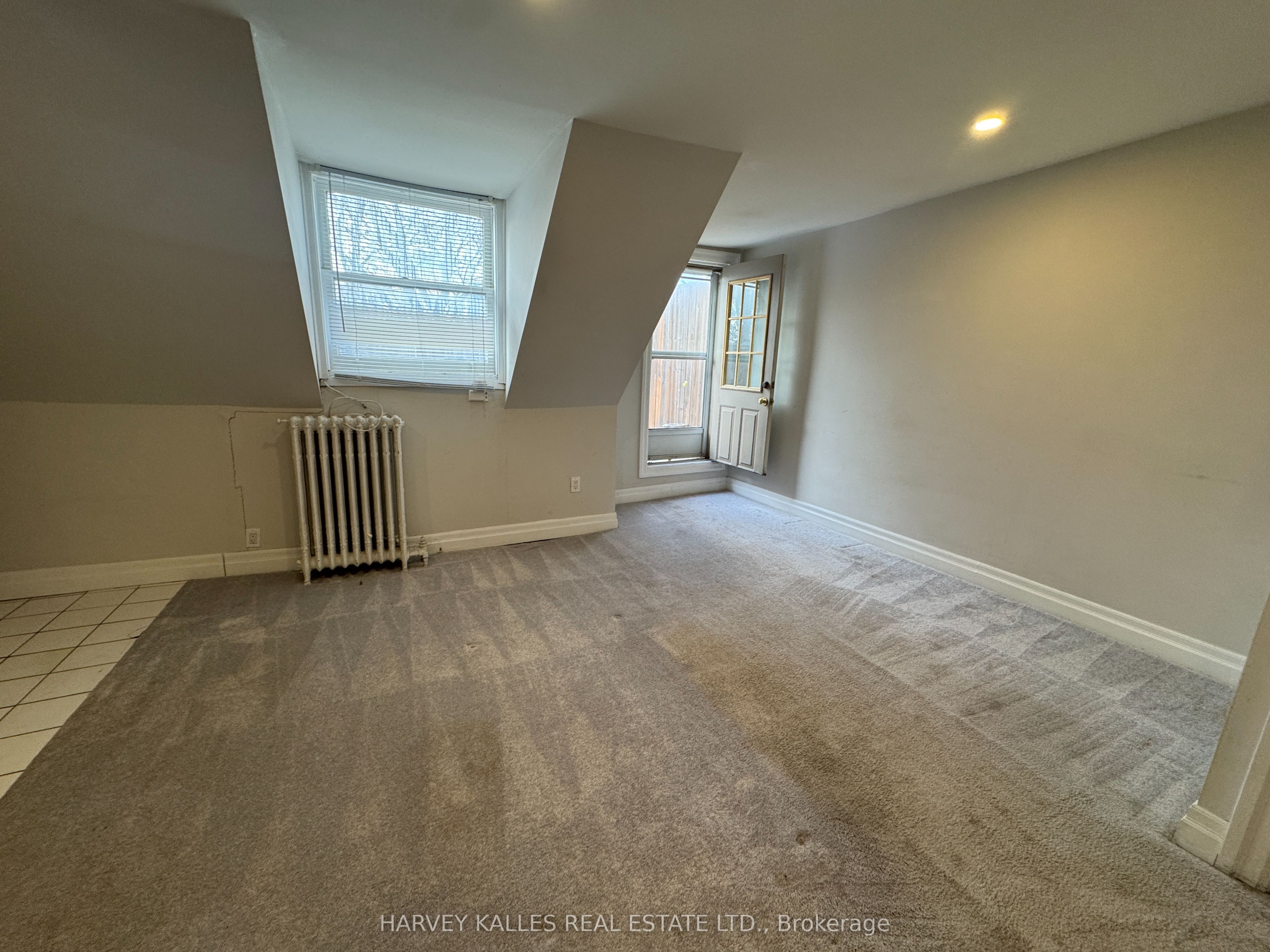 676 Huron Street 301, Toronto, ON M5R 2R9 photo 2