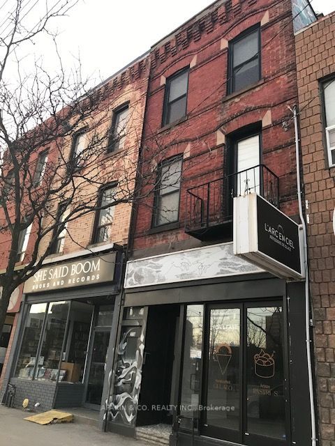 376 College Street 2nd Flr, Toronto, ON M5T 1S6 photo 2