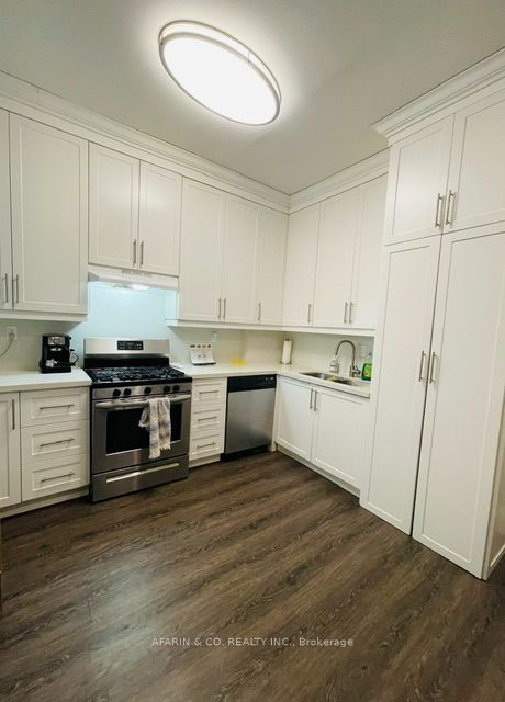 376 College Street 2nd Flr, Toronto, ON M5T 1S6 photo 5