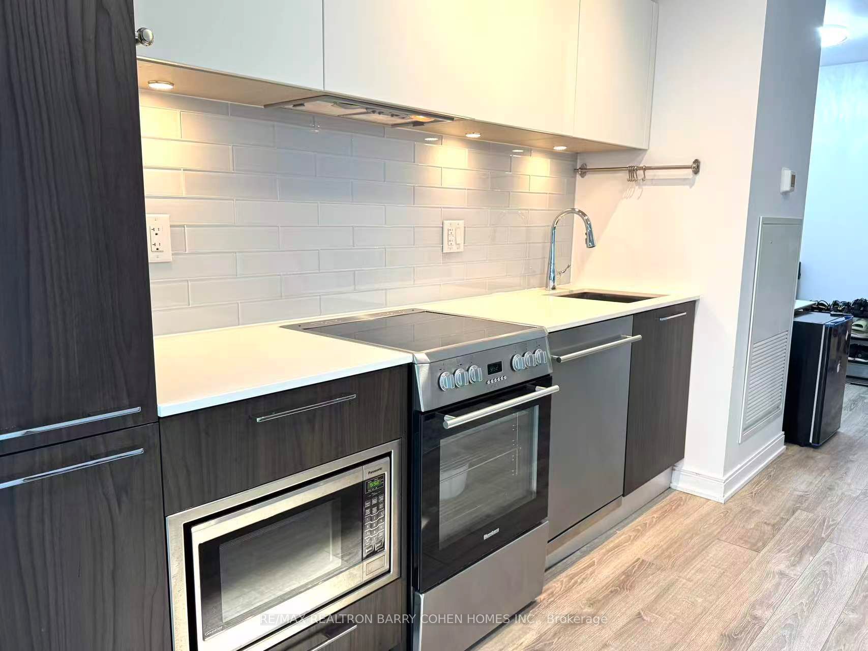 50 Charles Street E 3407, Toronto, ON M4Y 1T1 photo 3