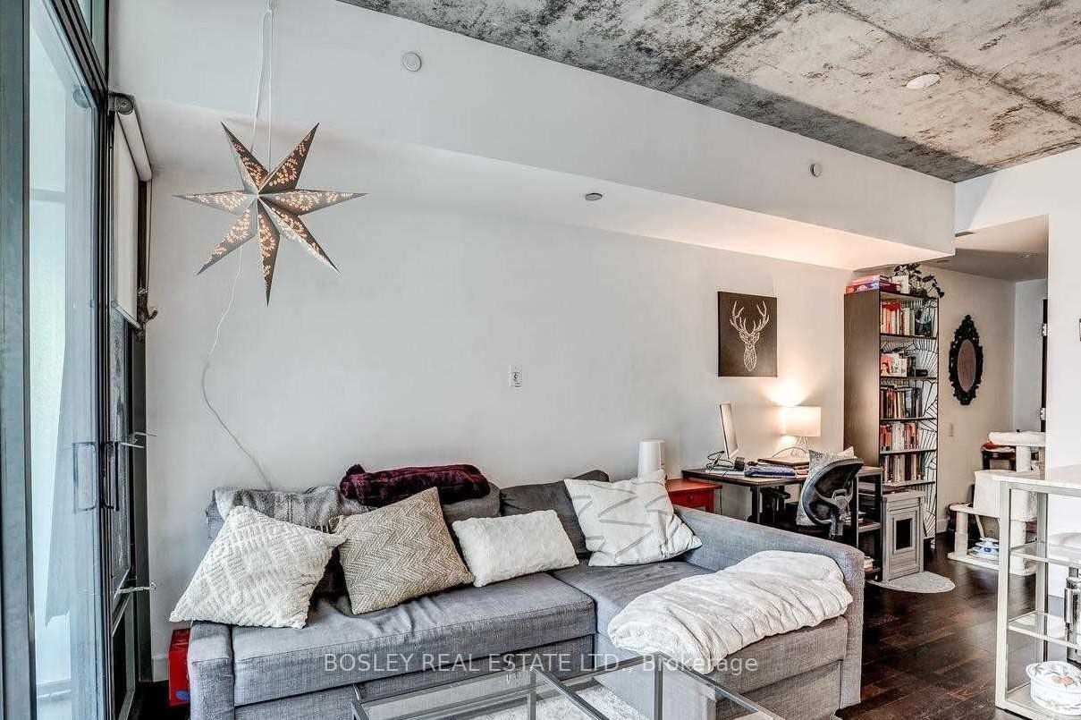 25 Oxley Street 910, Toronto, ON M5V 2J5 photo 3