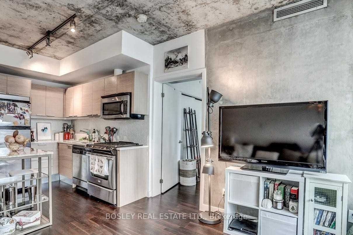 25 Oxley Street 910, Toronto, ON M5V 2J5 photo 4