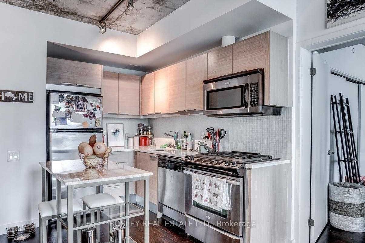 25 Oxley Street 910, Toronto, ON M5V 2J5 photo 5