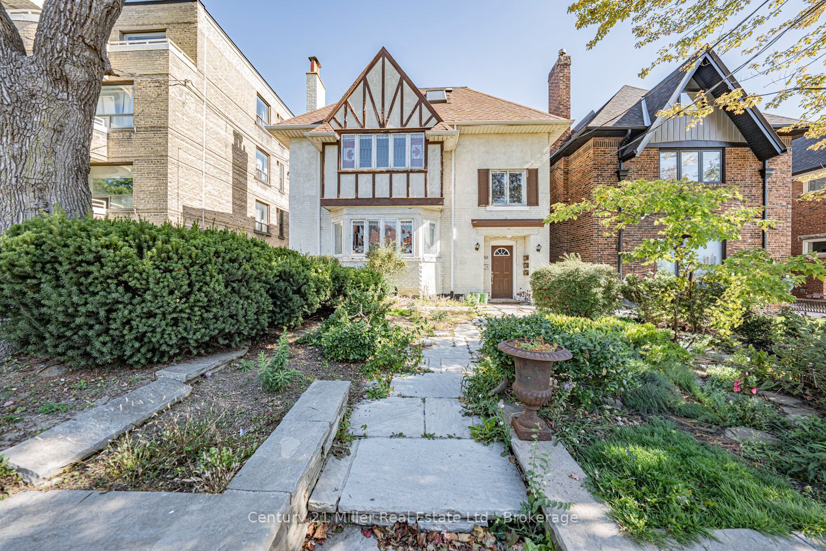 889 Avenue Road First Floor, Toronto, ON M5P 2K7
