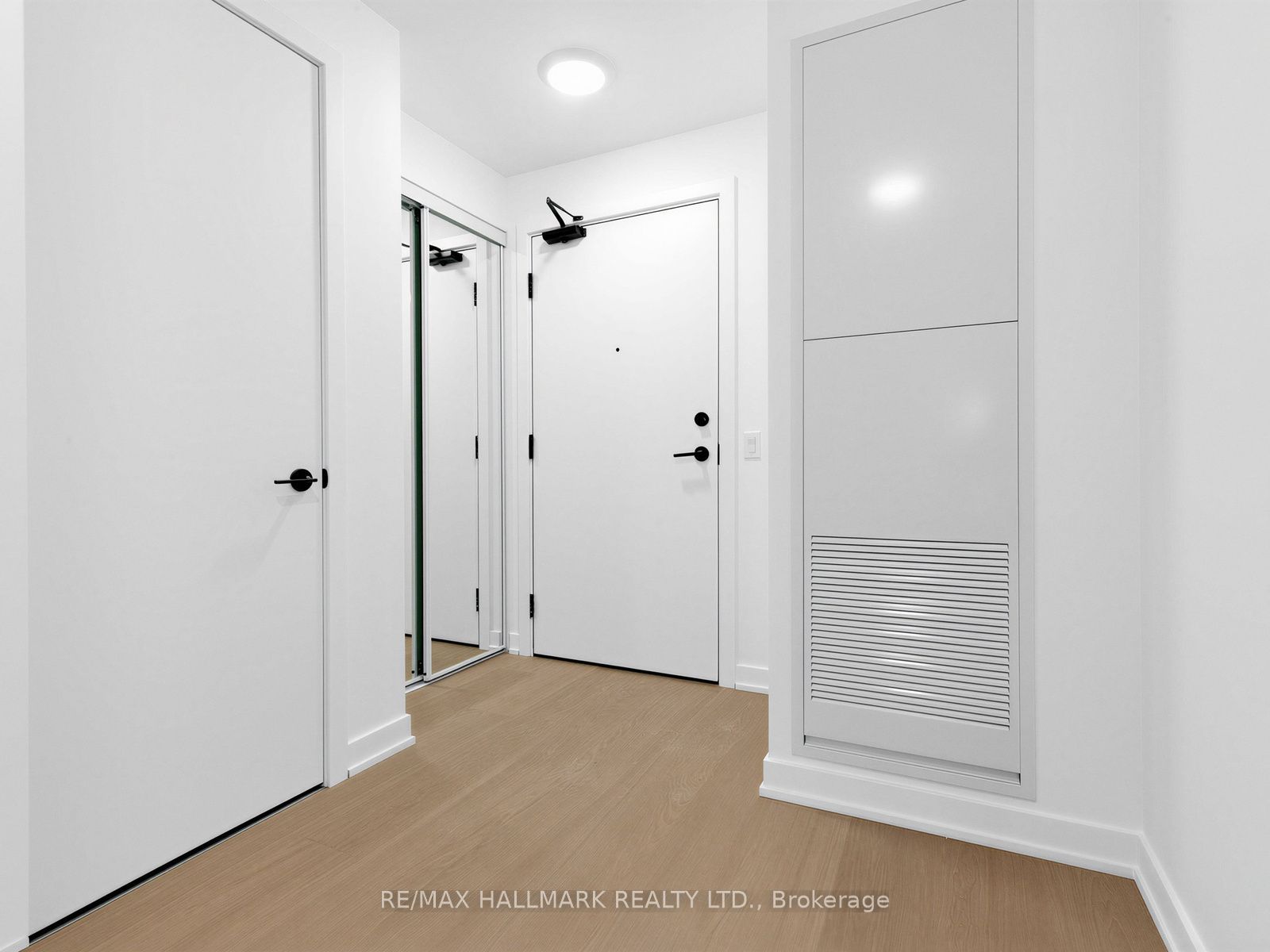 91 Montclair Avenue 528, Toronto, ON M5P 0B1 photo 3