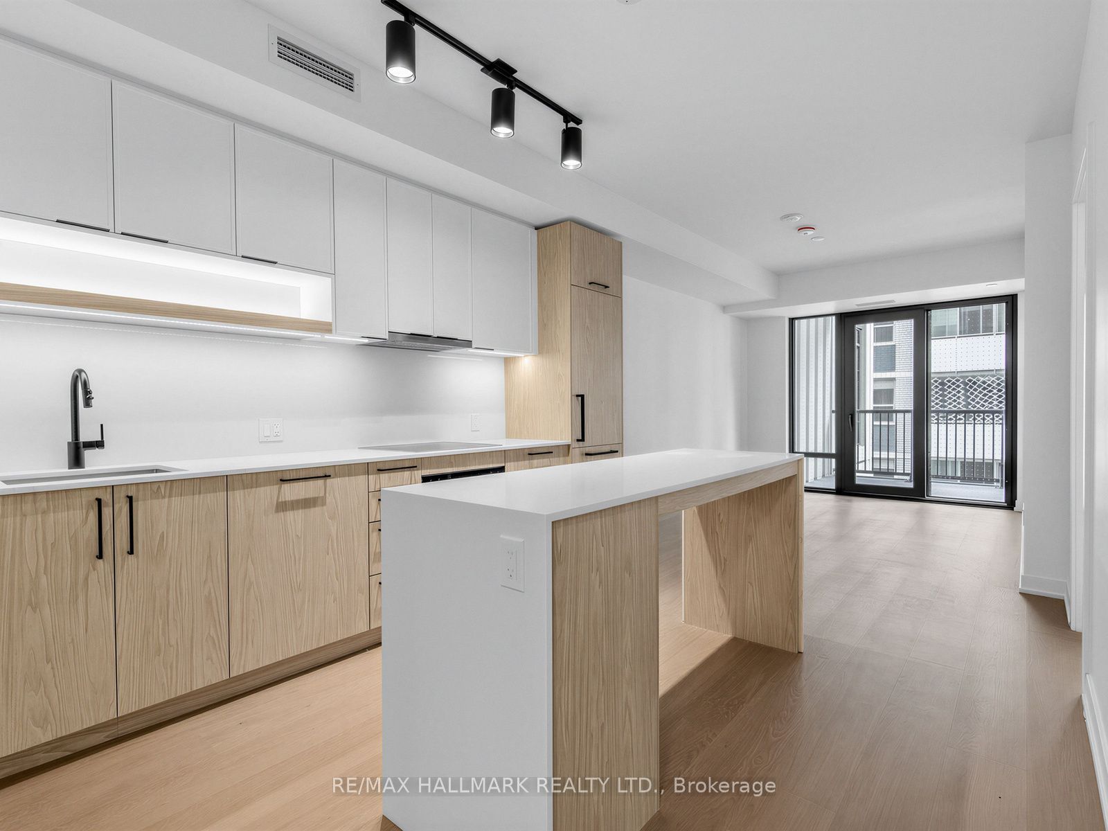 91 Montclair Avenue 528, Toronto, ON M5P 0B1 photo 4