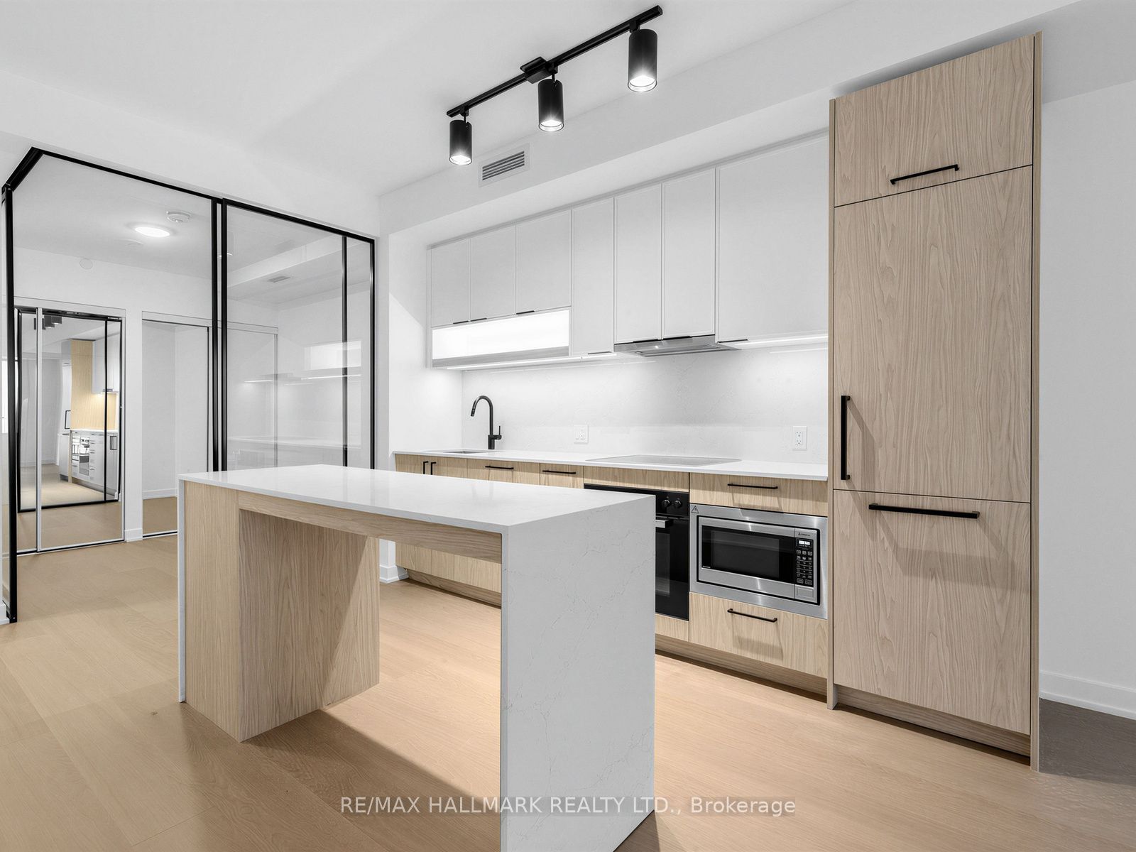 91 Montclair Avenue 528, Toronto, ON M5P 0B1 photo 5