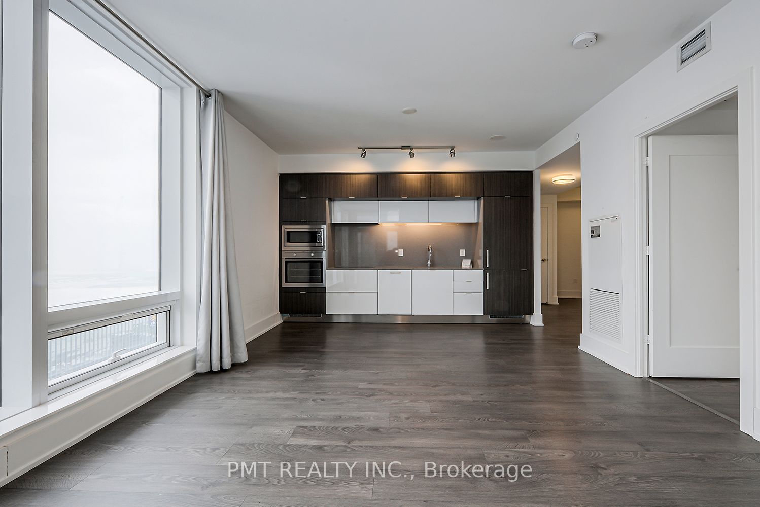 10 York Street 5403, Toronto, ON M5J 0E1 photo 2