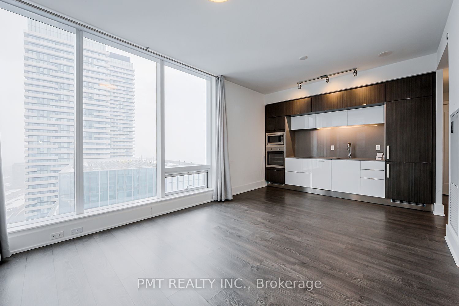 10 York Street 5403, Toronto, ON M5J 0E1 photo 3