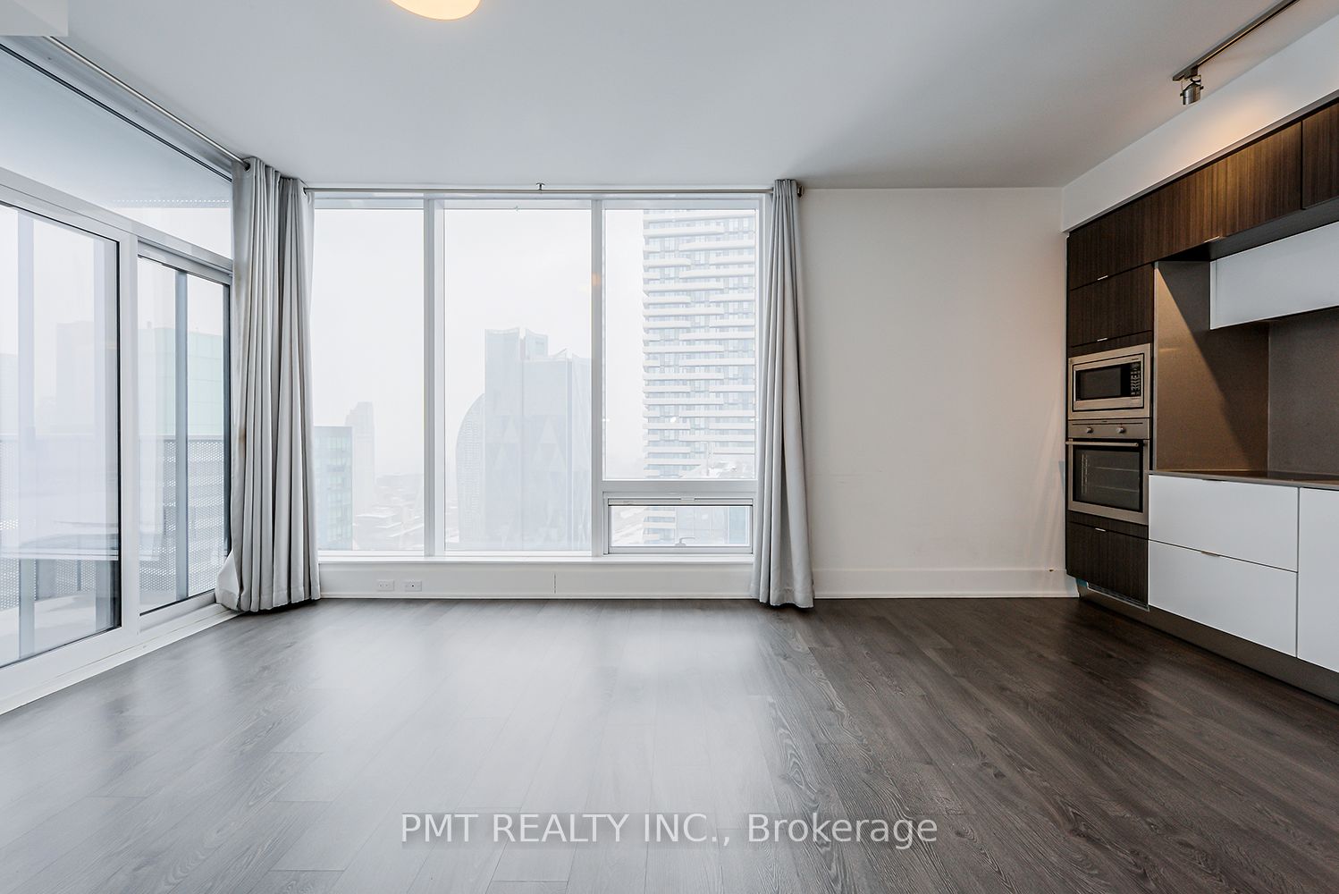 10 York Street 5403, Toronto, ON M5J 0E1 photo 5