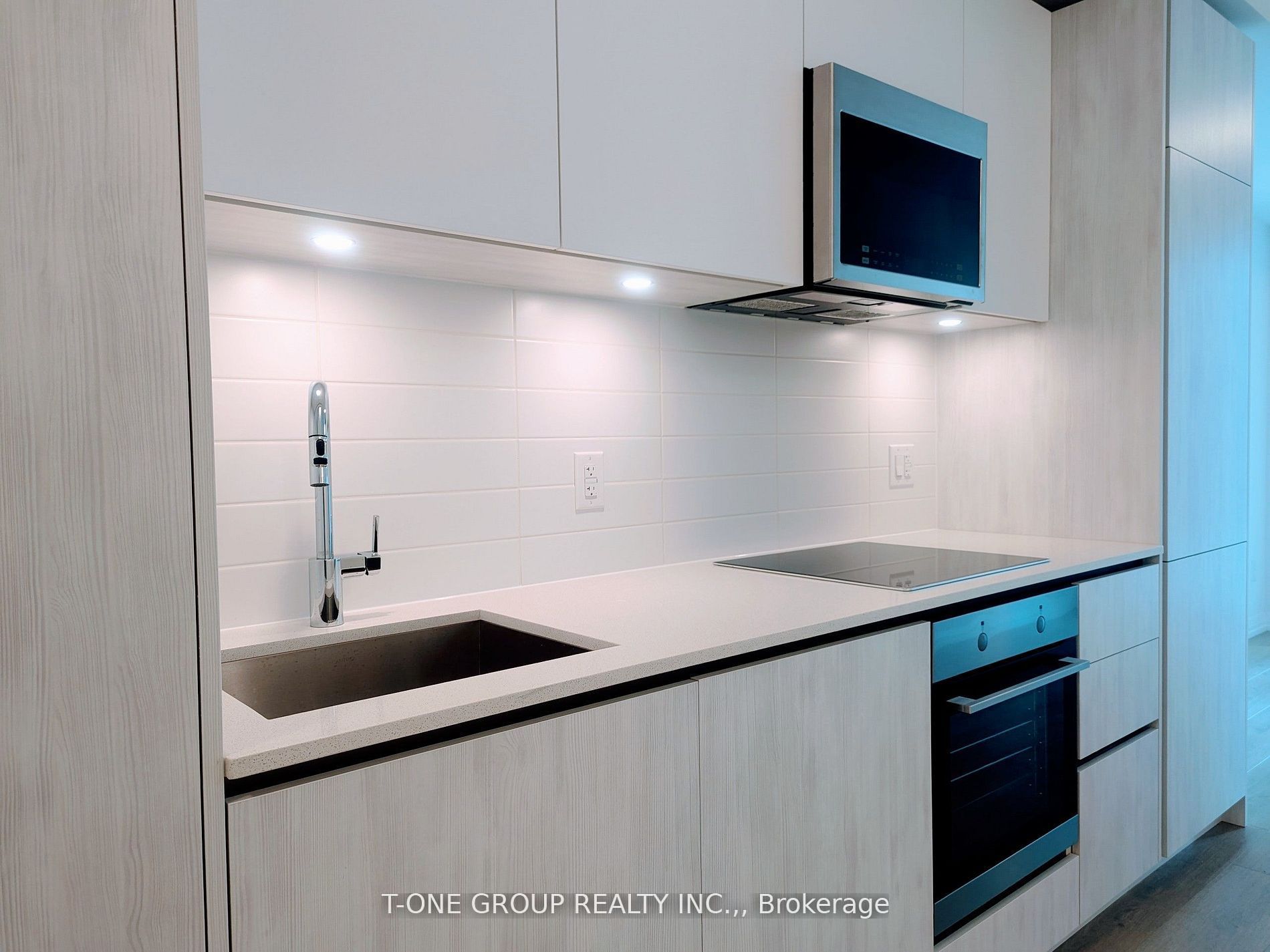 28 Widmer Street 3722, Toronto, ON M5V 0T2 photo 2