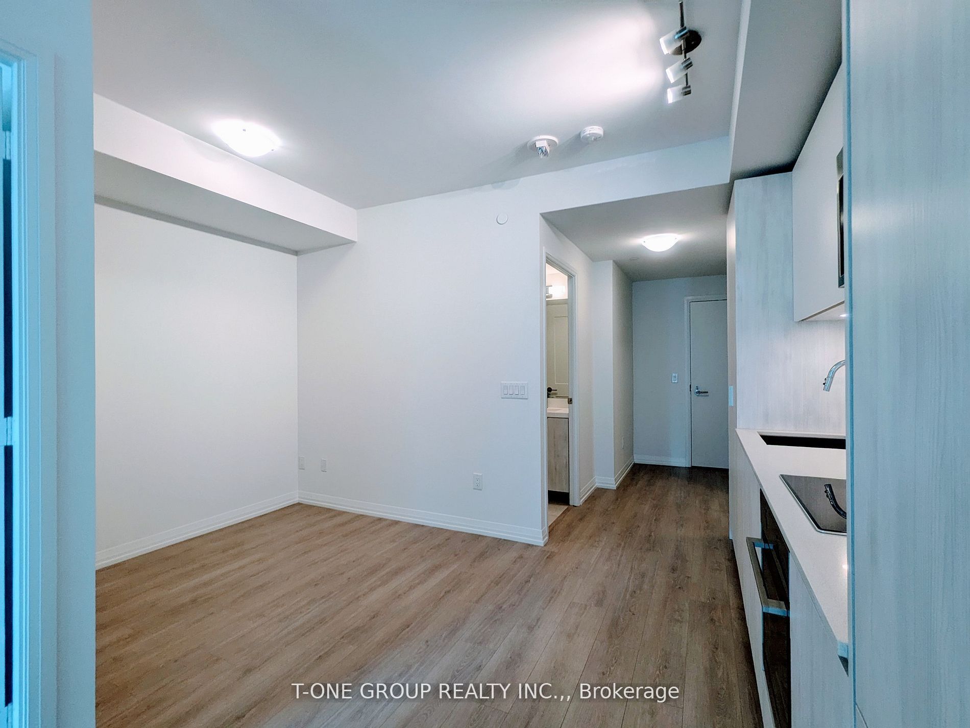 28 Widmer Street 3722, Toronto, ON M5V 0T2 photo 5