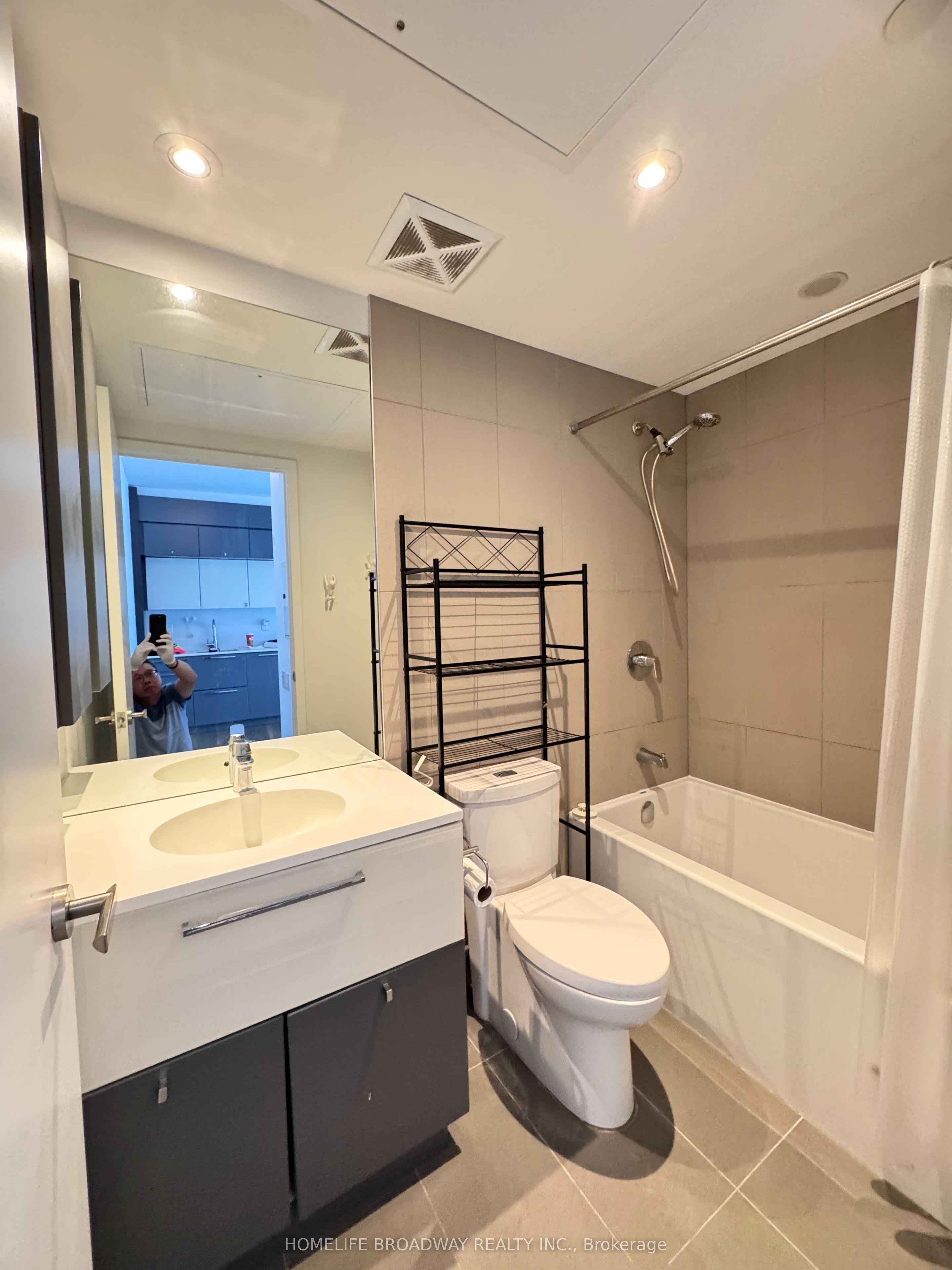 15 Grenville Street 1907, Toronto, ON M4Y 1A1 photo 2