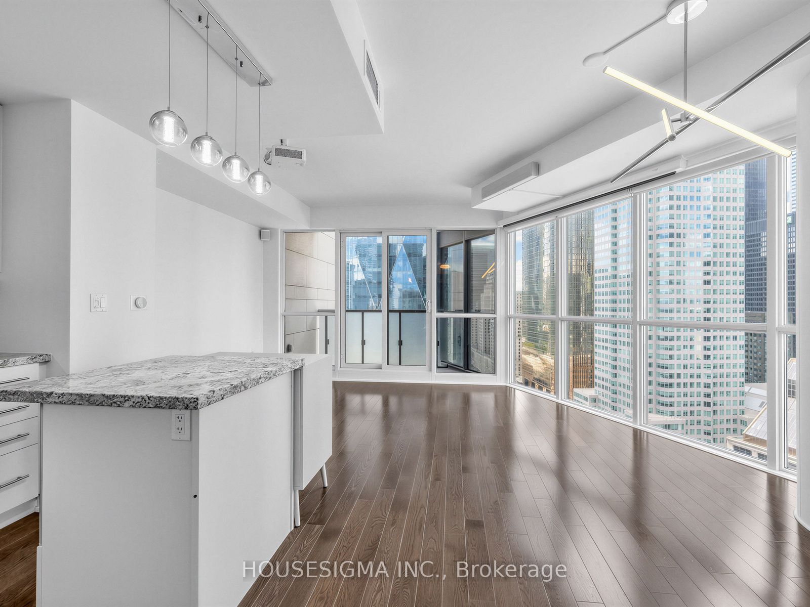 1 The Esplanade Drive 2504, Toronto, ON M5E 0A8