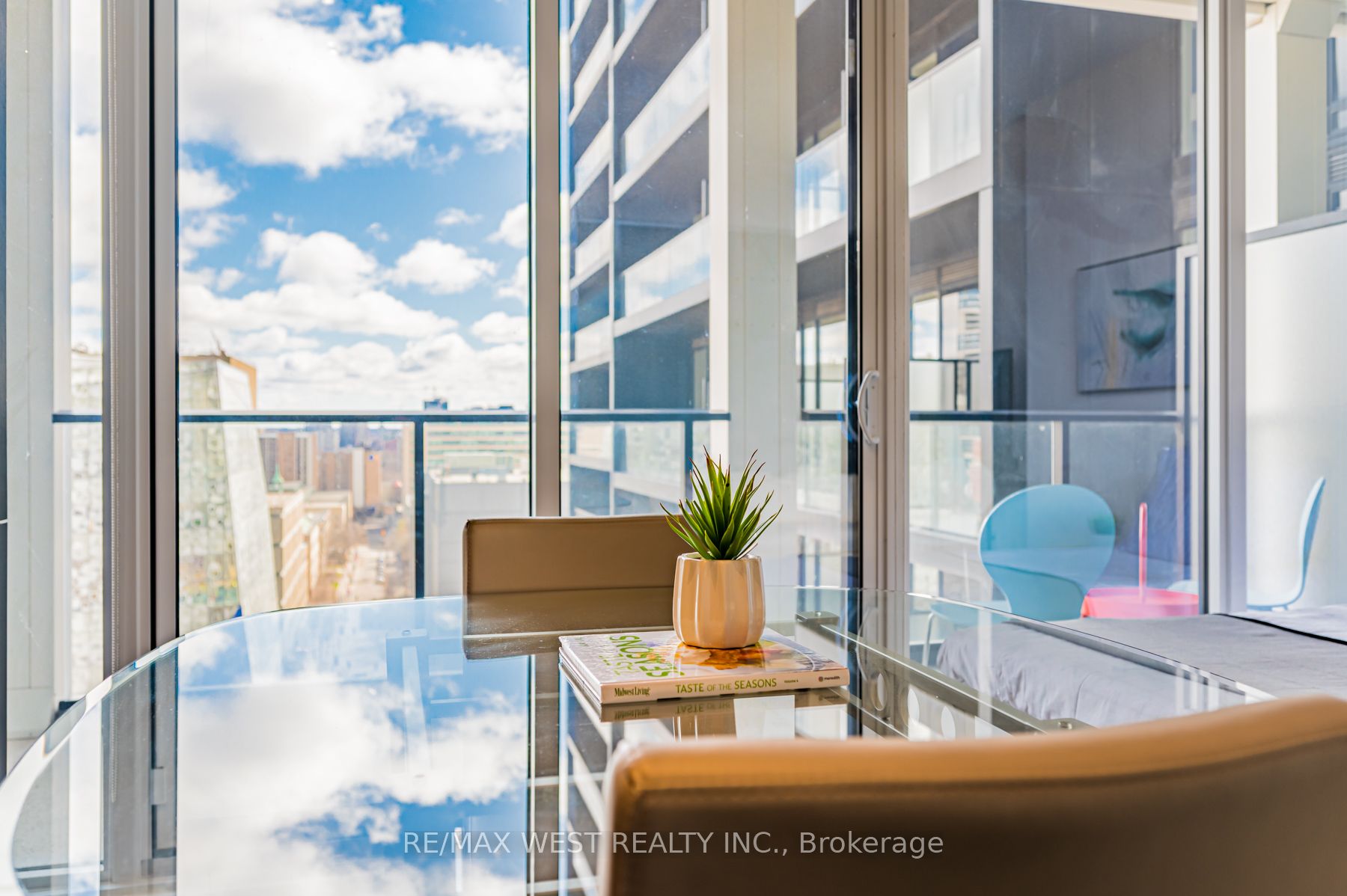 20 Edward Street #1218, Toronto, ON M5G 1C9 photo 5