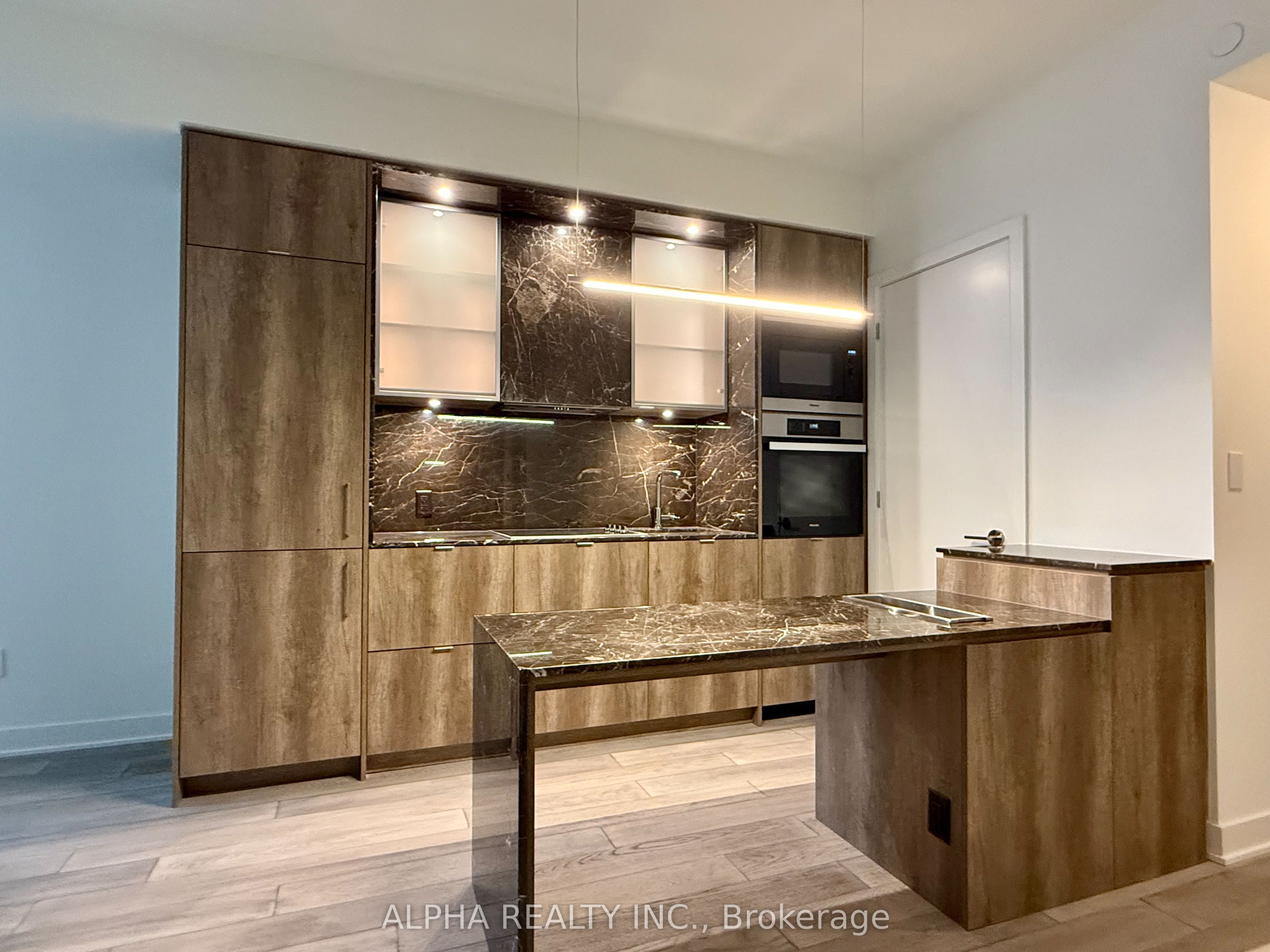 11 Yorkville Avenue 2109, Toronto, ON M3W 1L2