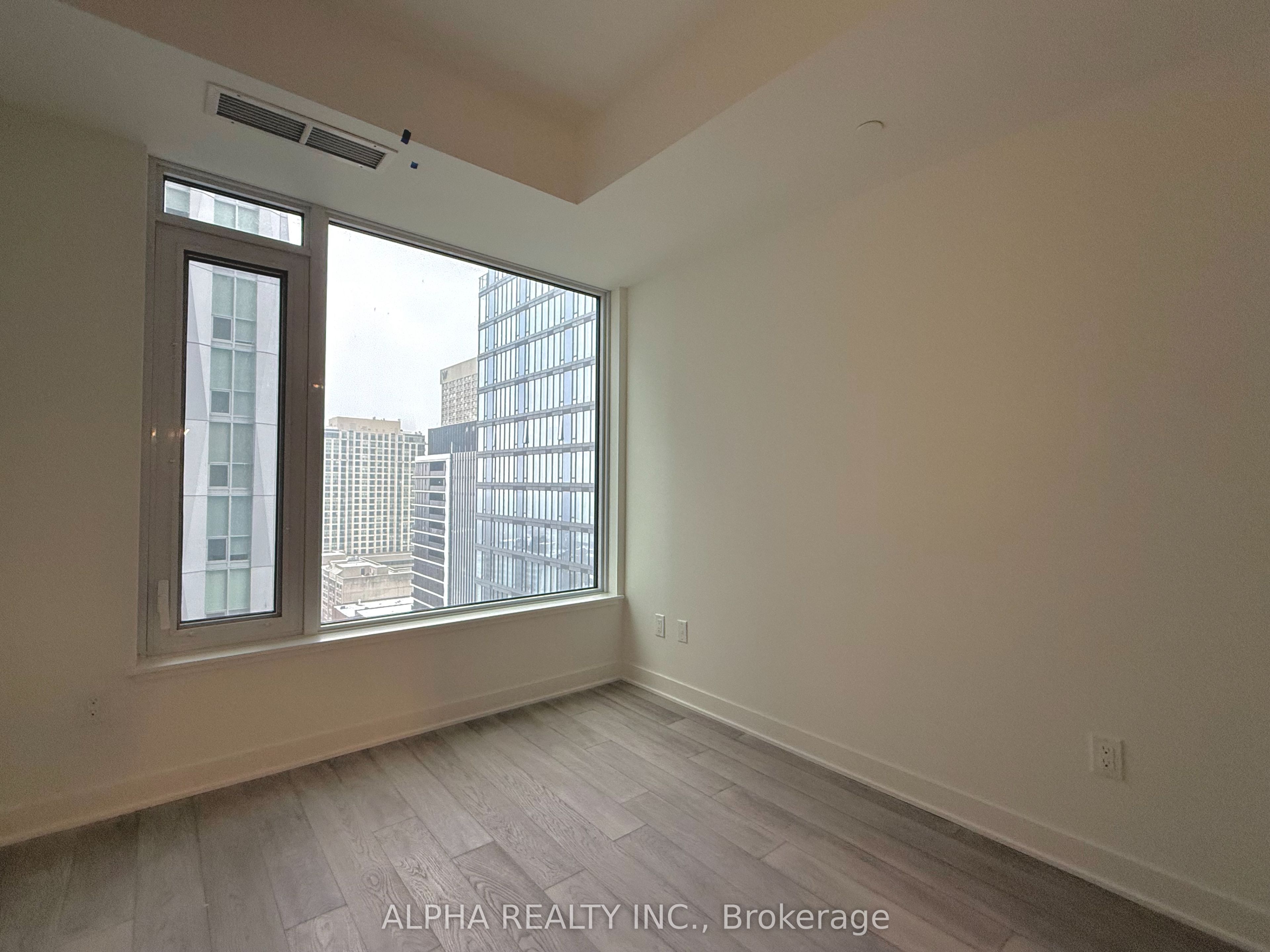 11 Yorkville Avenue 2109, Toronto, ON M3W 1L2 photo 3