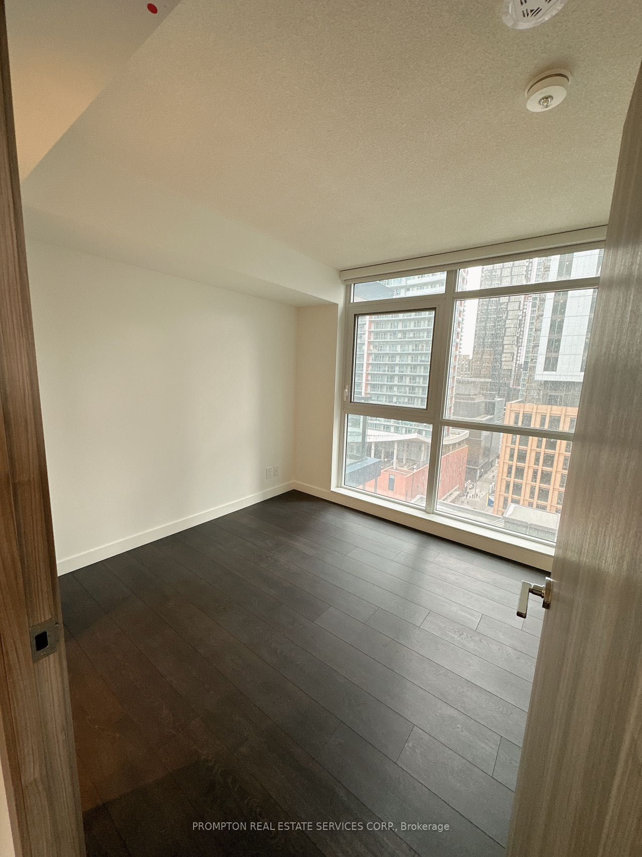 38 Widmer Street 1707, Toronto, ON M5V 0P7 photo 5