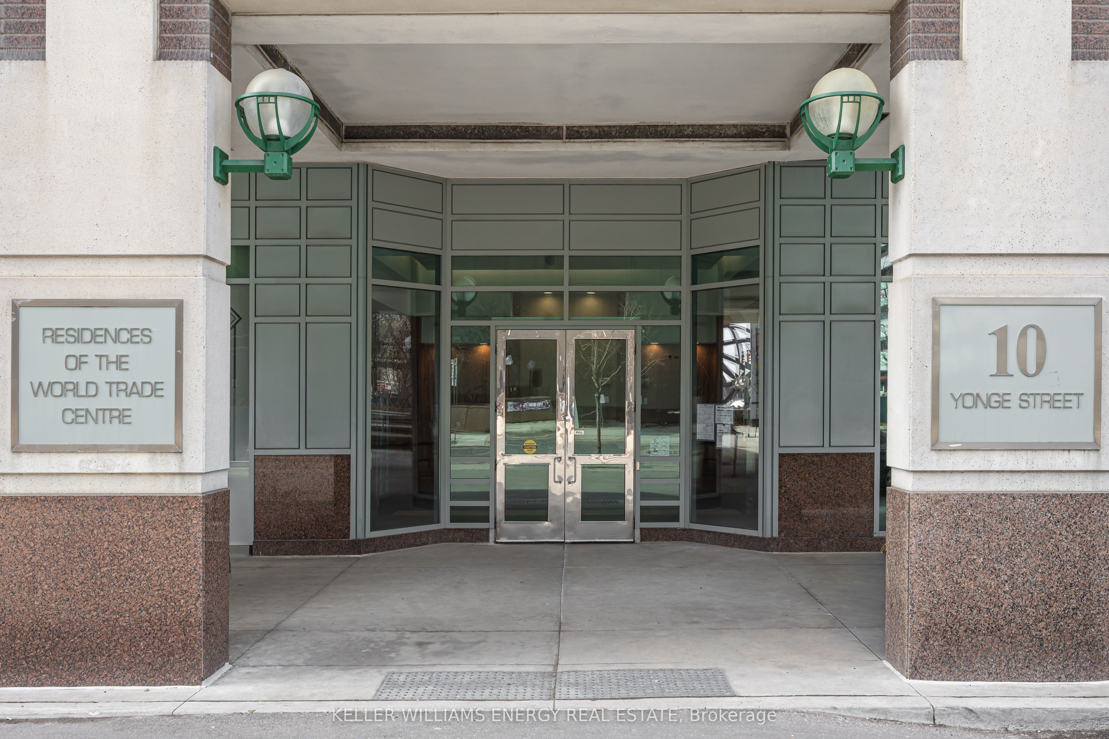 10 Yonge Street 1604, Toronto, ON M5E 1R4 photo 2