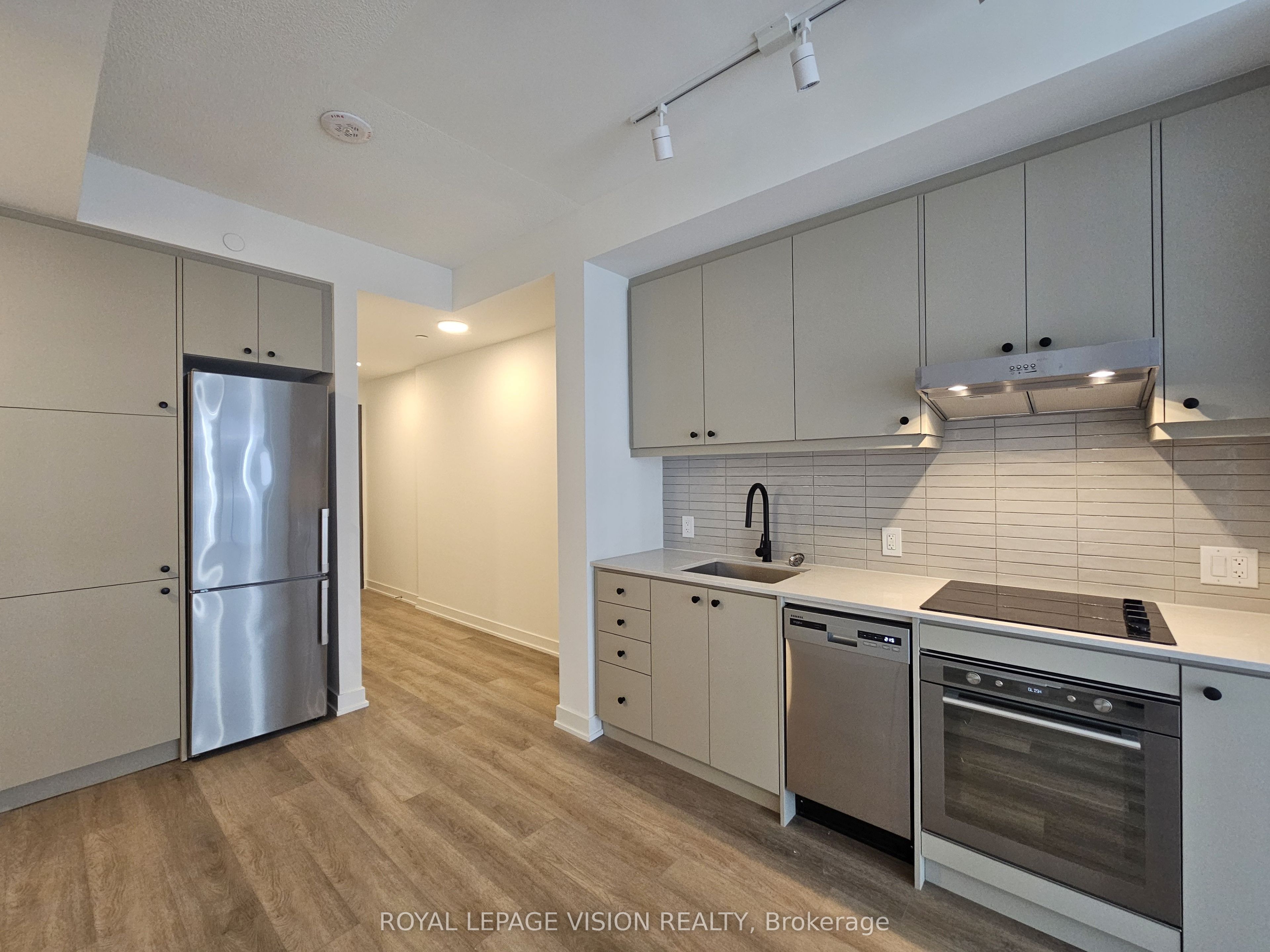 9 Tecumseth Street 911, Toronto, ON M5V 3G4 photo 3