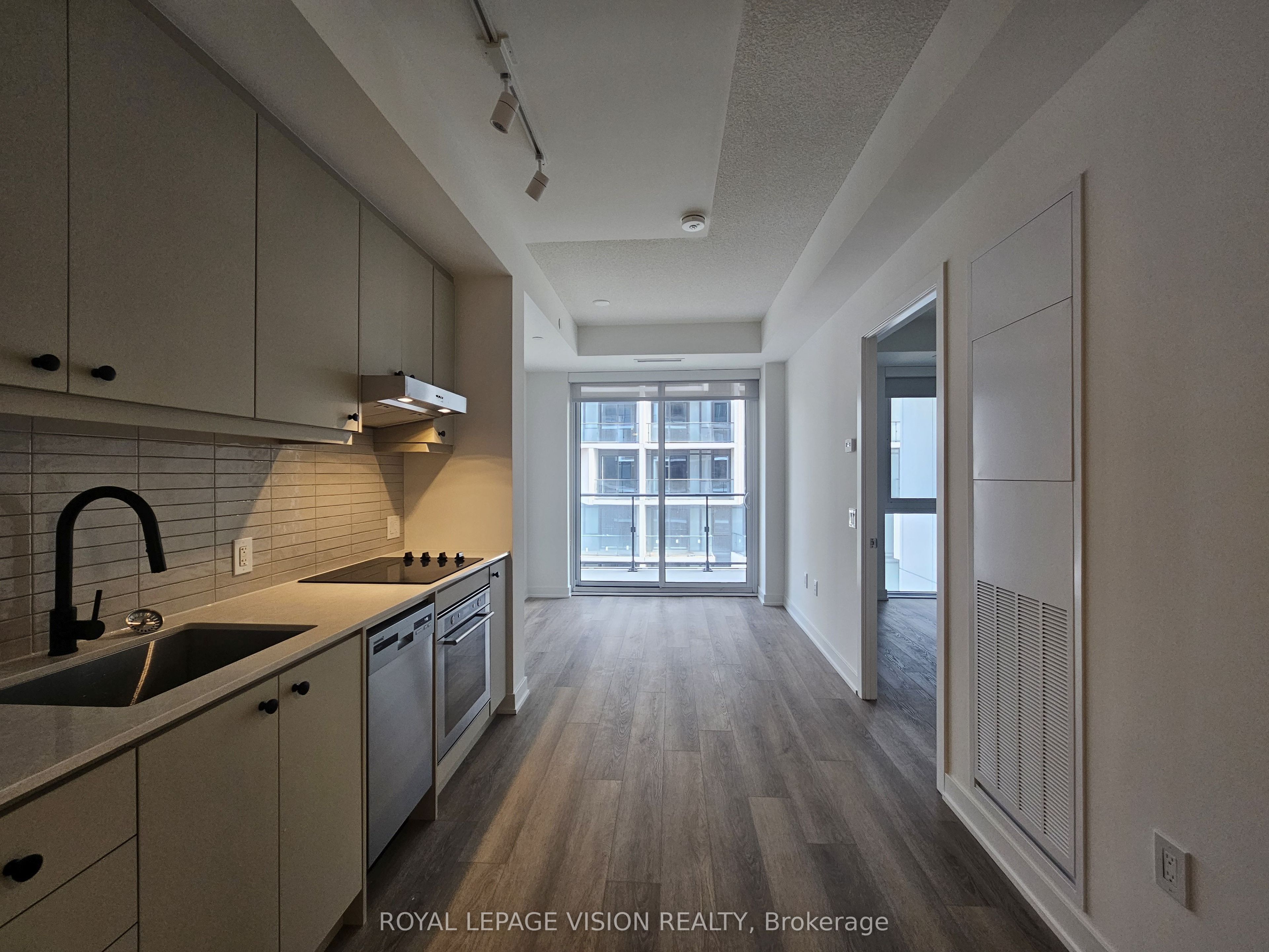 9 Tecumseth Street 911, Toronto, ON M5V 3G4 photo 4