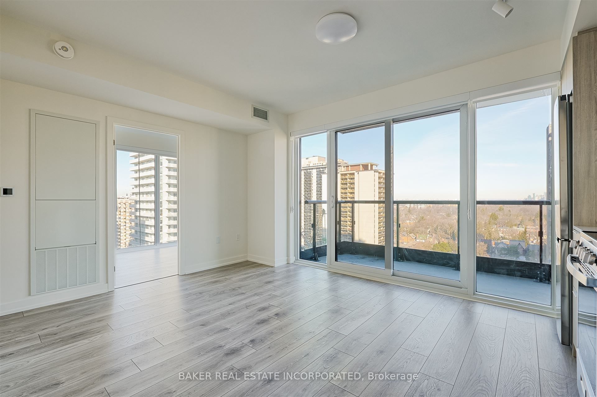 223 Redpath Avenue 1508, Toronto, ON M4P 0E8 photo 2