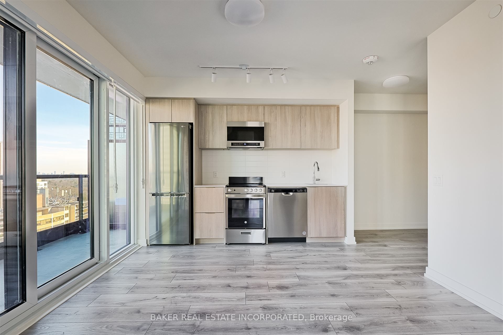 223 Redpath Avenue 1508, Toronto, ON M4P 0E8 photo 4