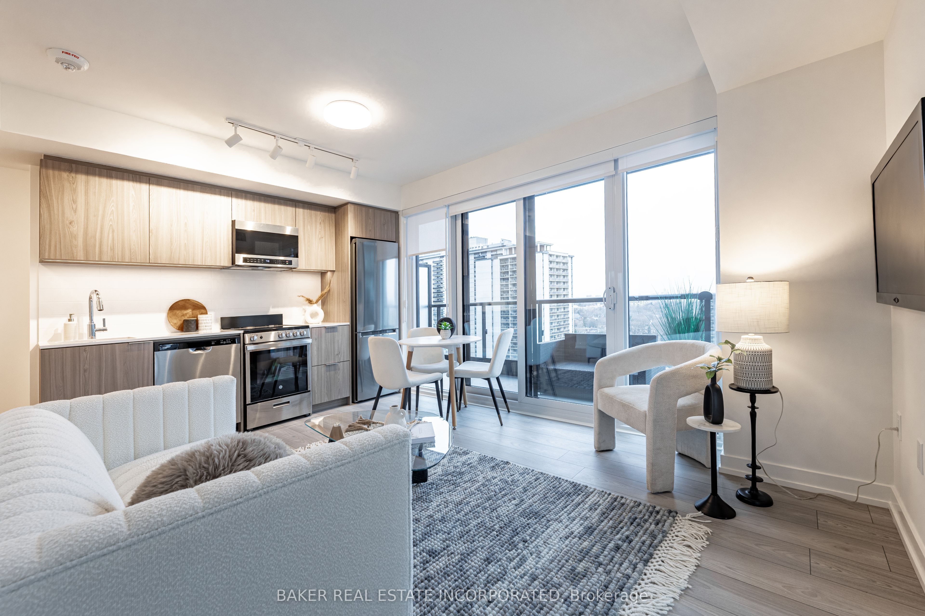 223 Redpath Avenue 1410, Toronto, ON M4P 0E8 photo 2