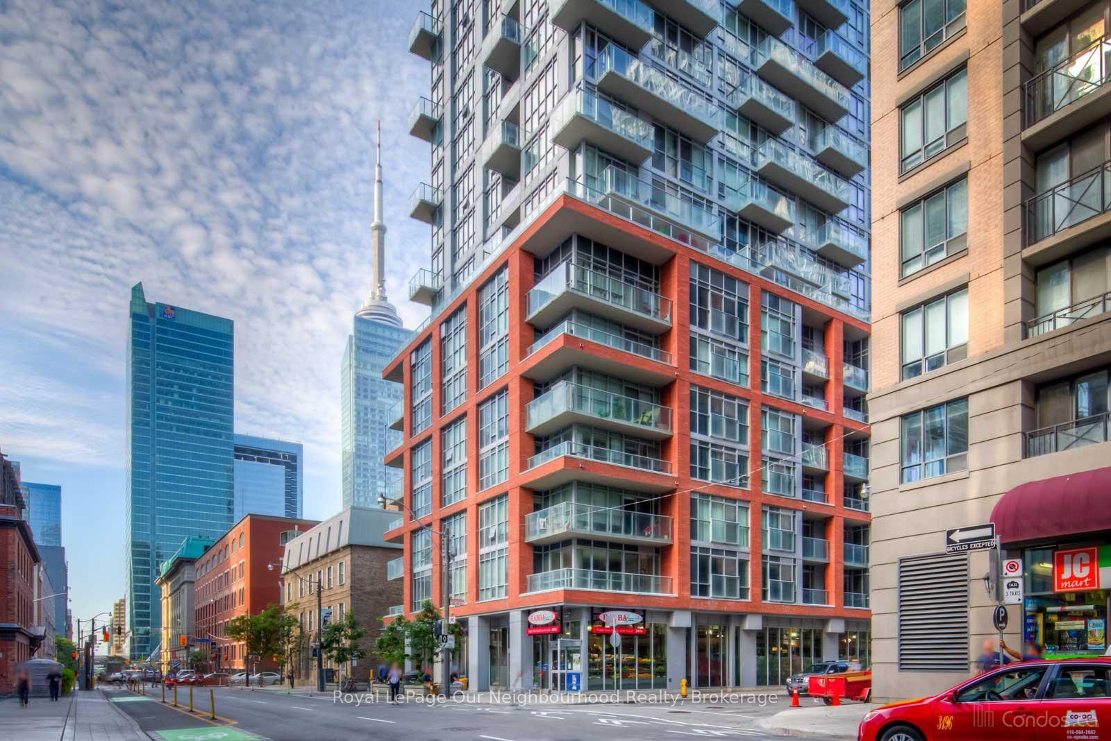 126 Simcoe Street 2106, Toronto, ON M5H 4E6 photo 2