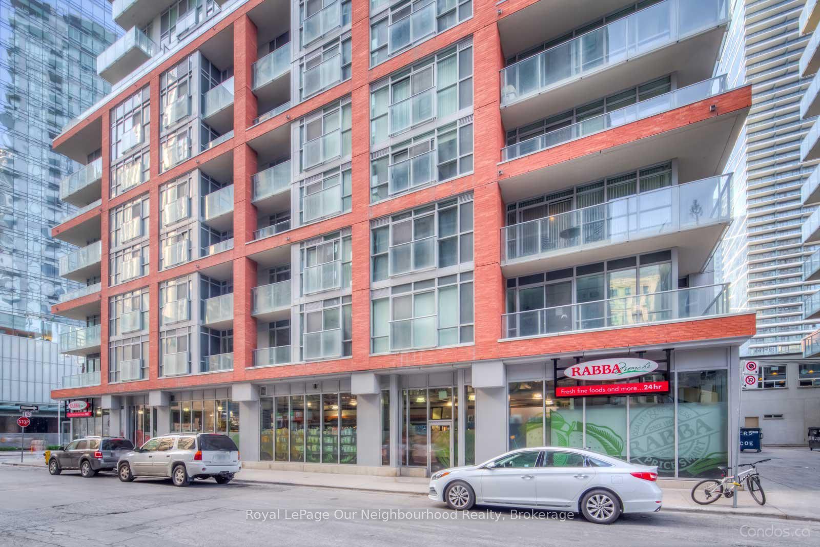 126 Simcoe Street 2106, Toronto, ON M5H 4E6 photo 3