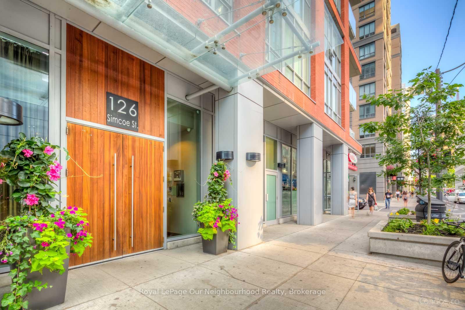 126 Simcoe Street 2106, Toronto, ON M5H 4E6 photo 4